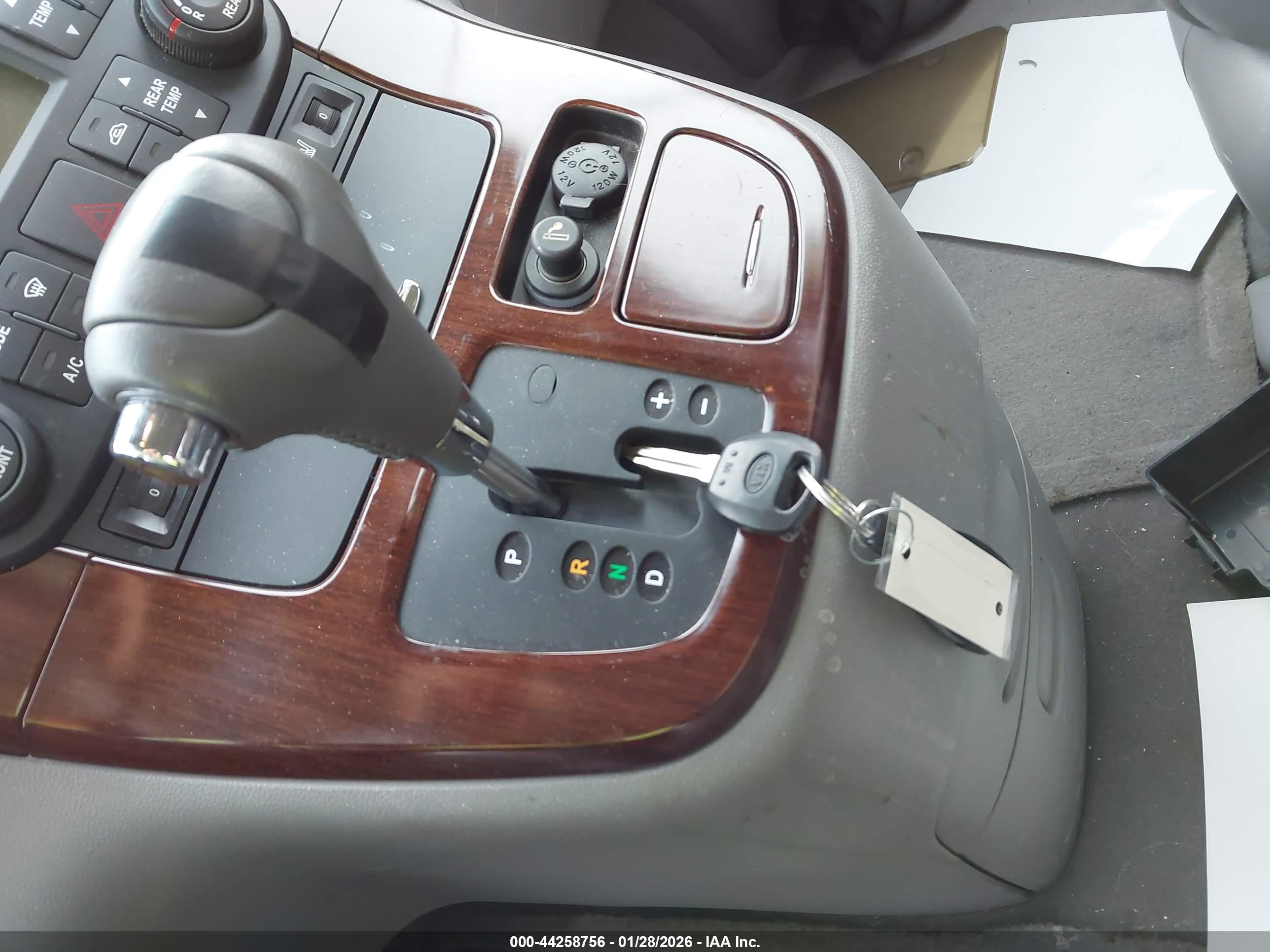 KIA SEDONA image 11