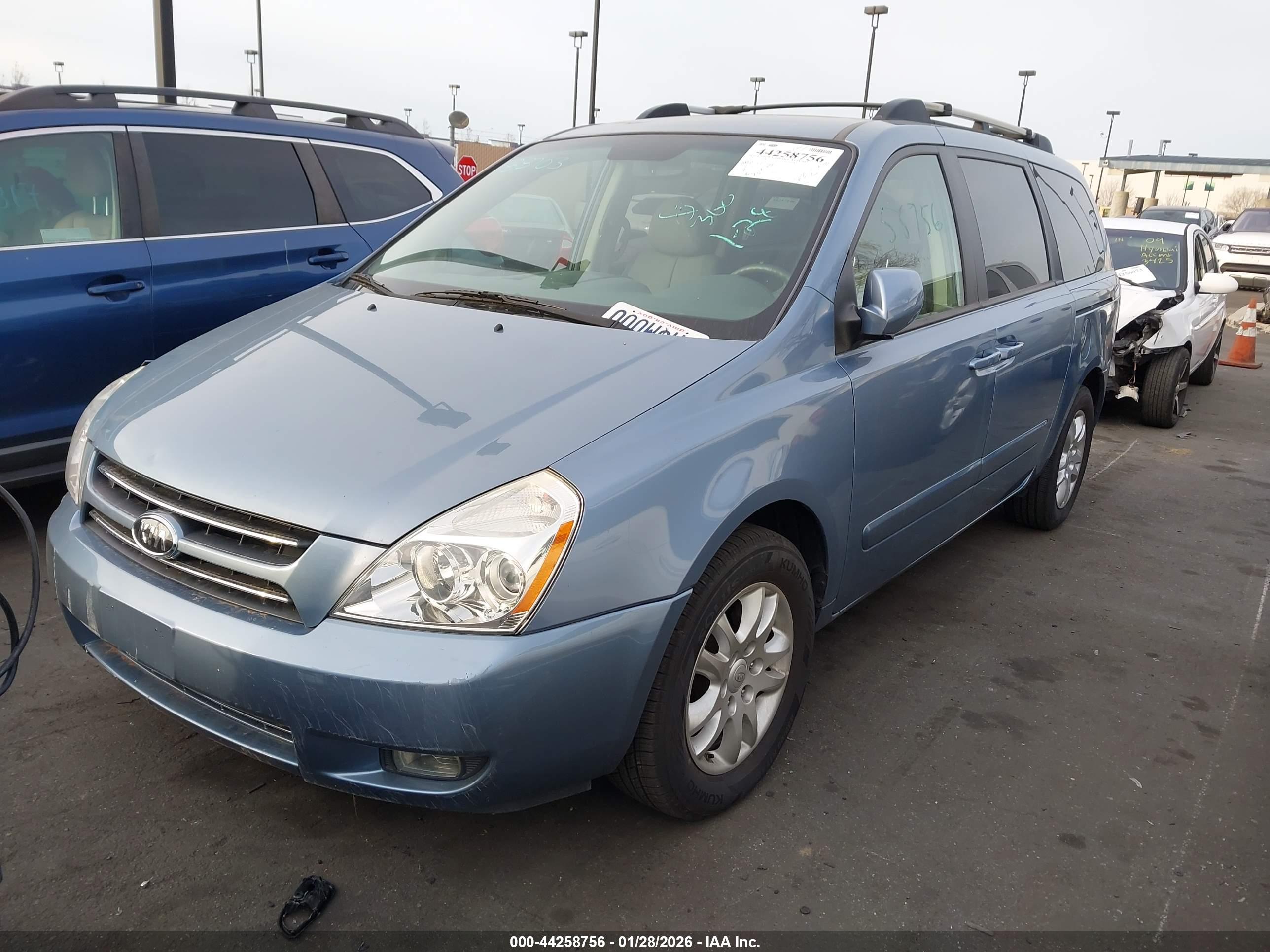 KIA SEDONA image 2