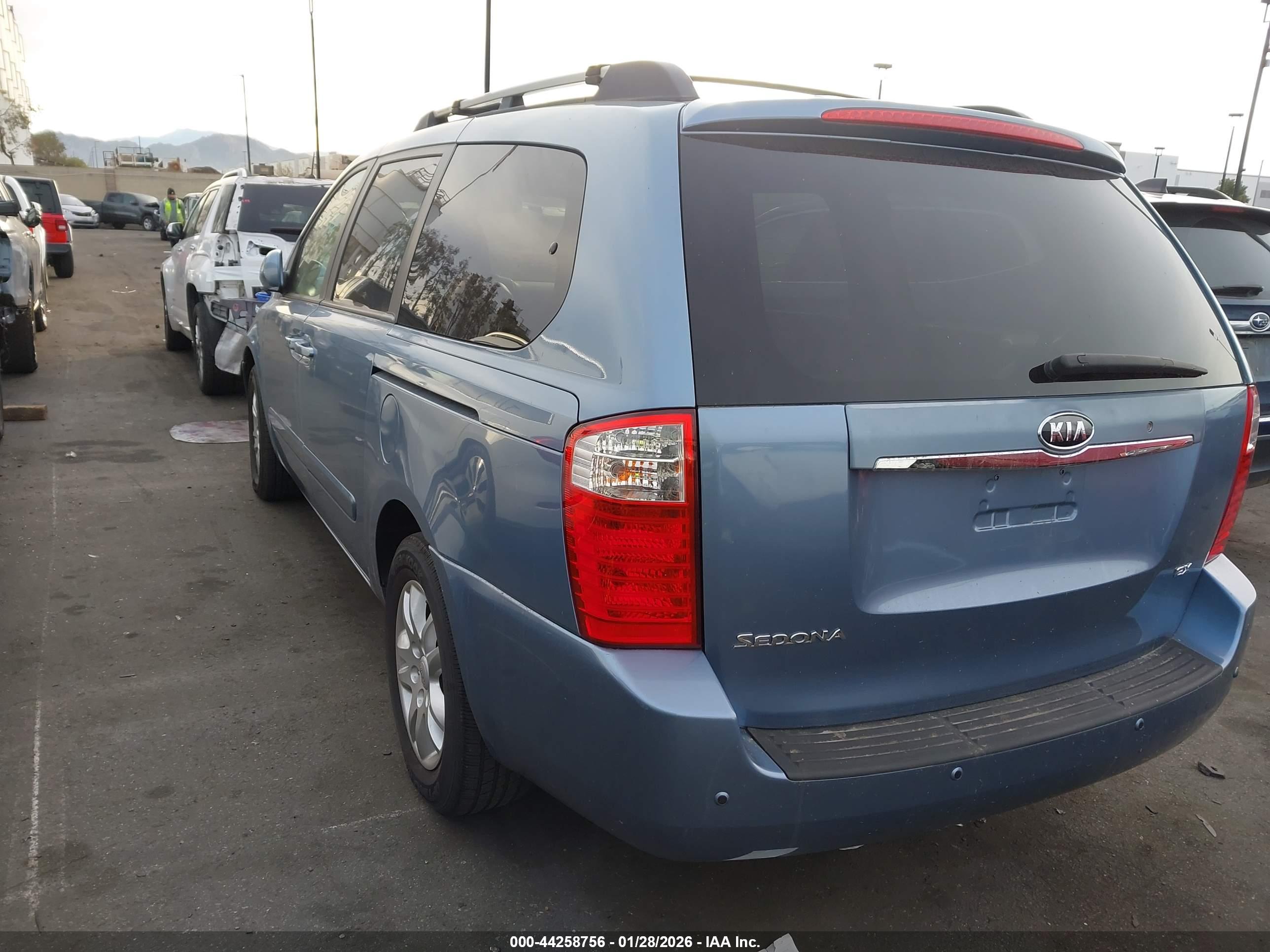 KIA SEDONA image 3