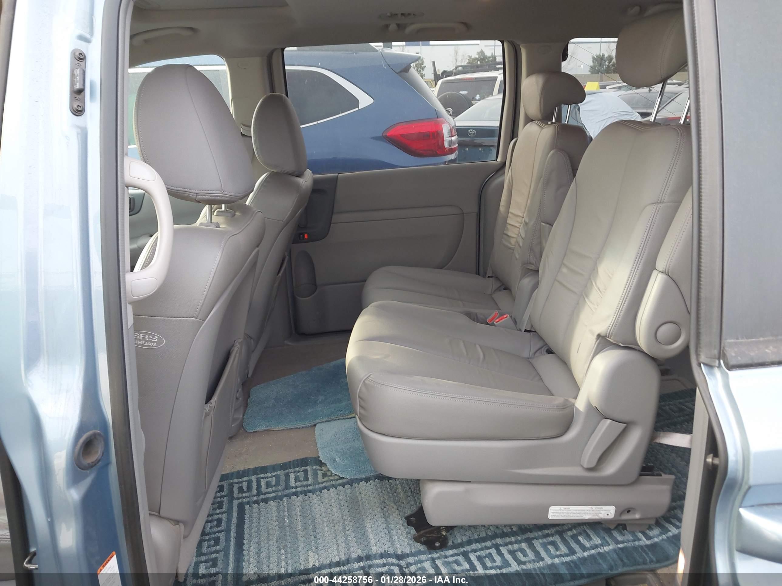 KIA SEDONA image 8