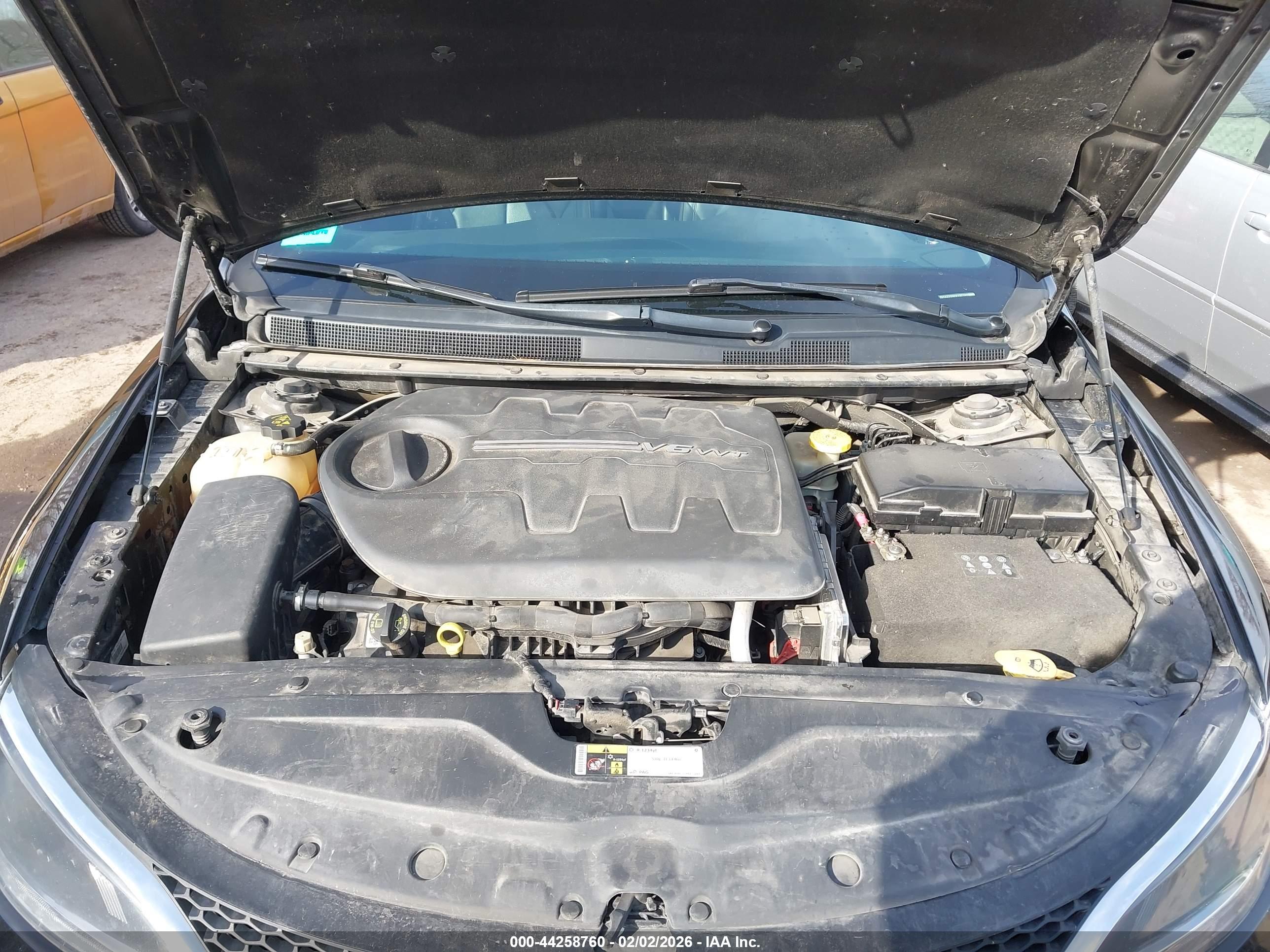 CHRYSLER 200 image 10