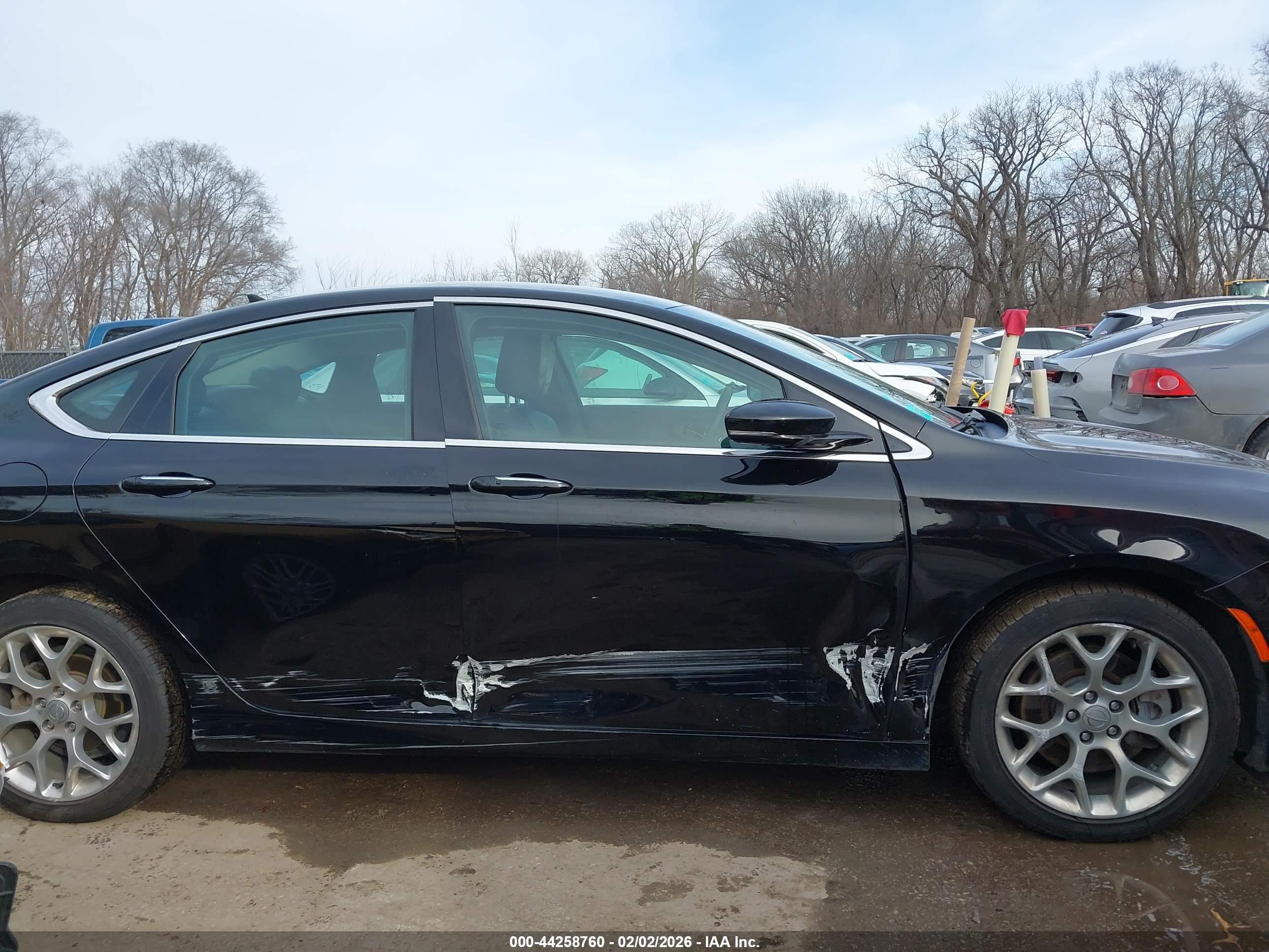 CHRYSLER 200 image 6