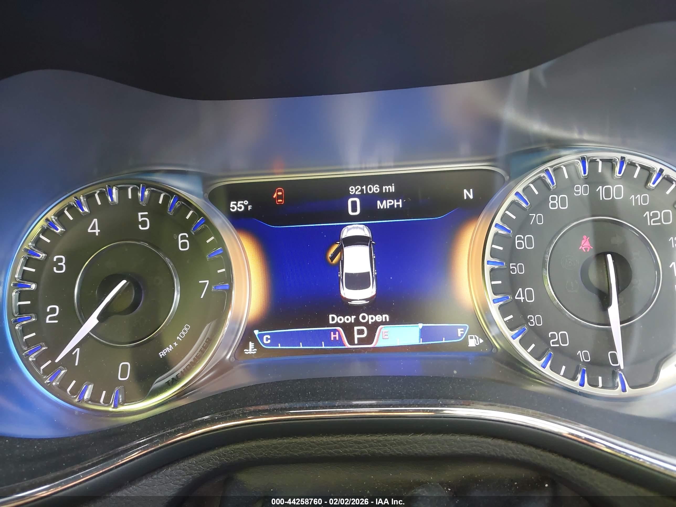 CHRYSLER 200 image 7
