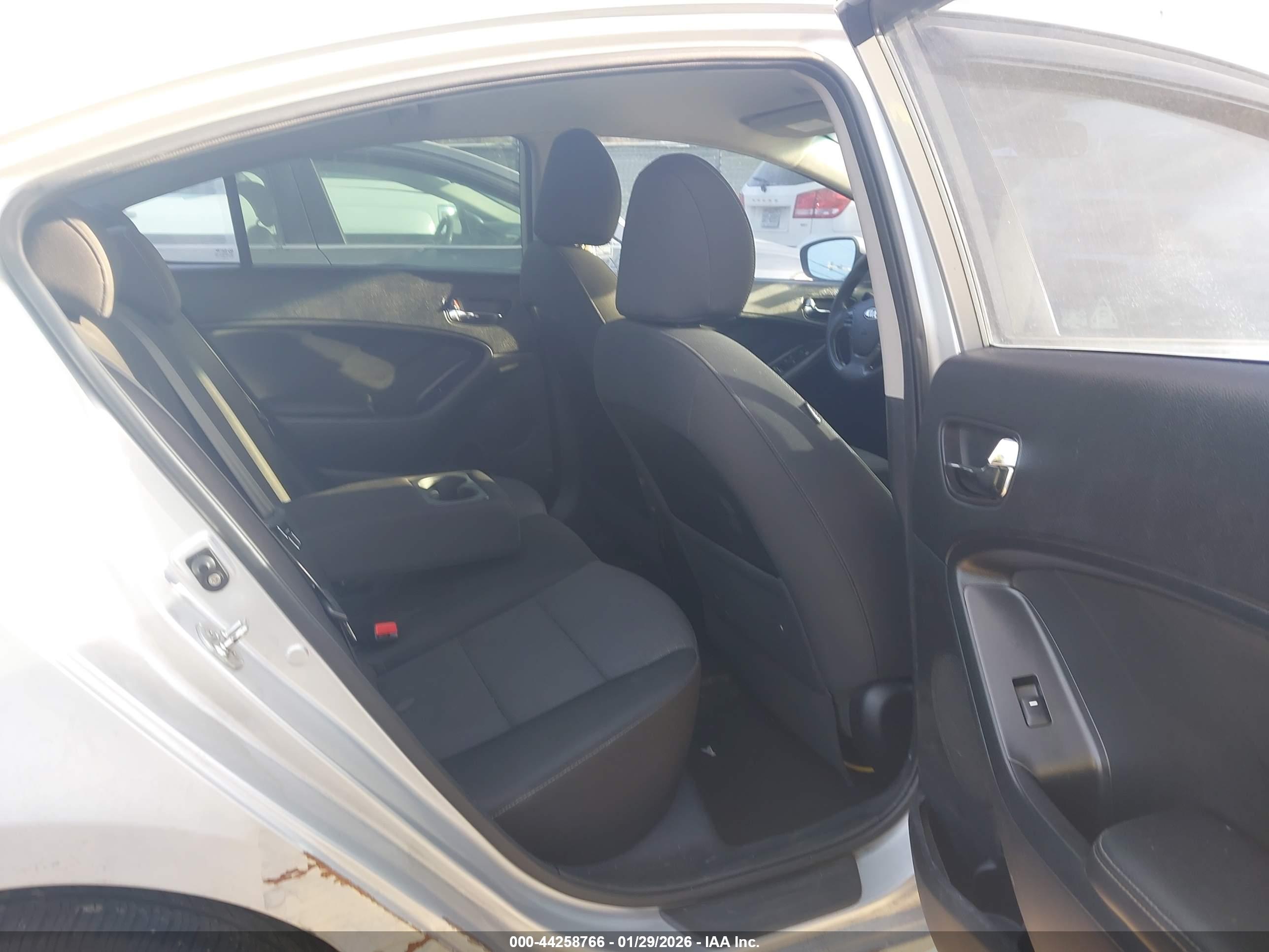 KIA FORTE image 8