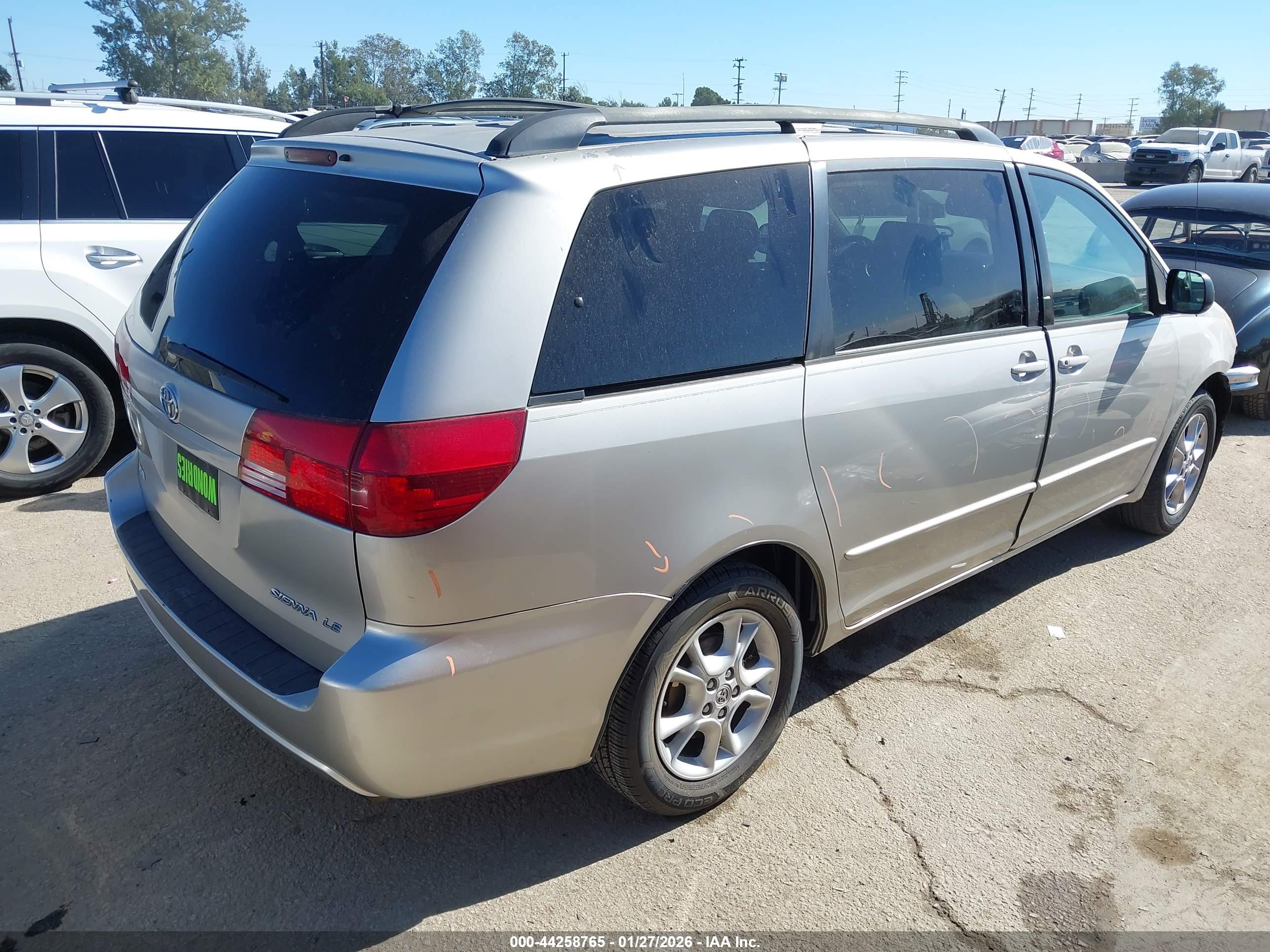 TOYOTA SIENNA image 4