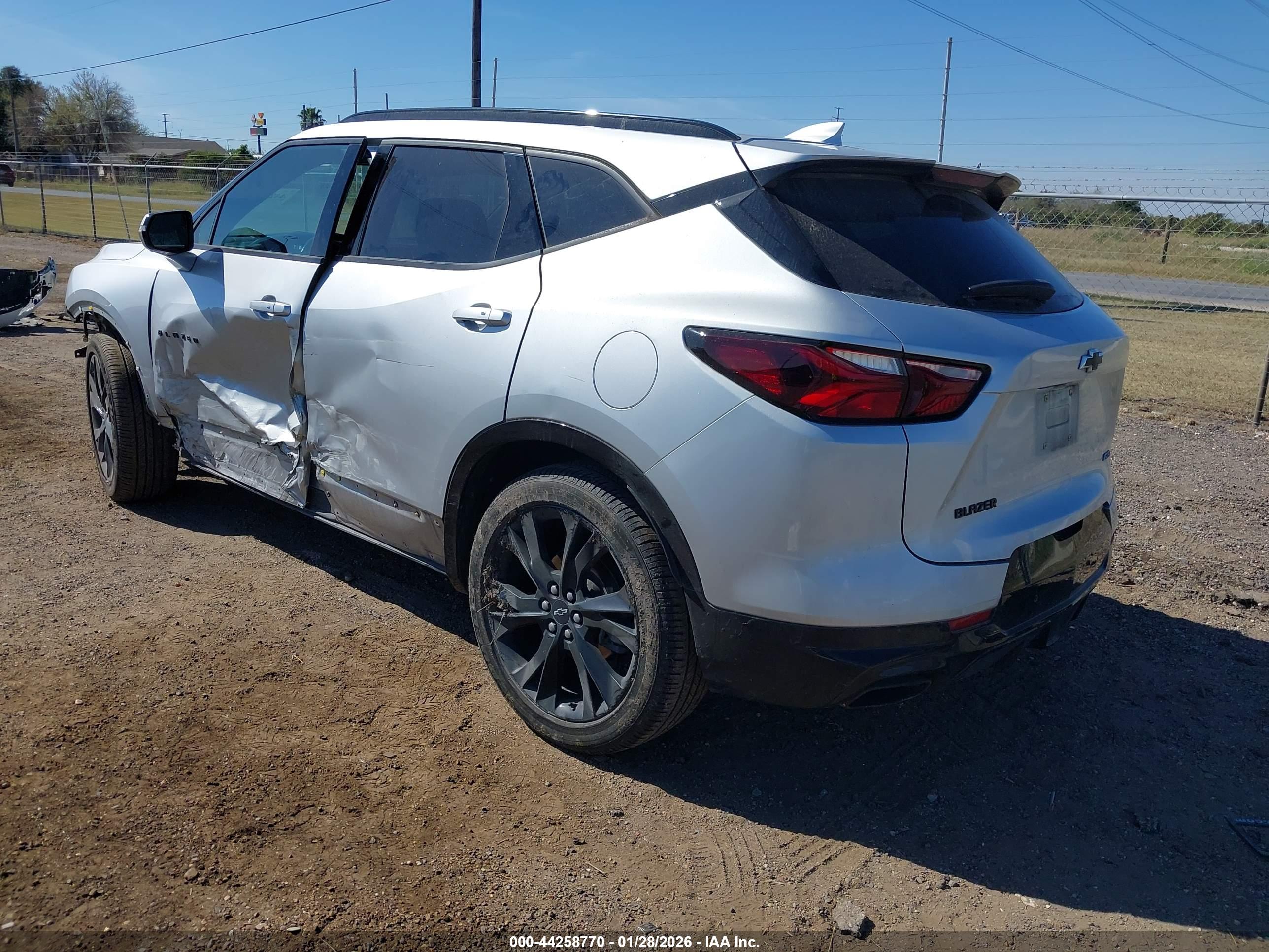 CHEVROLET BLAZER image 3