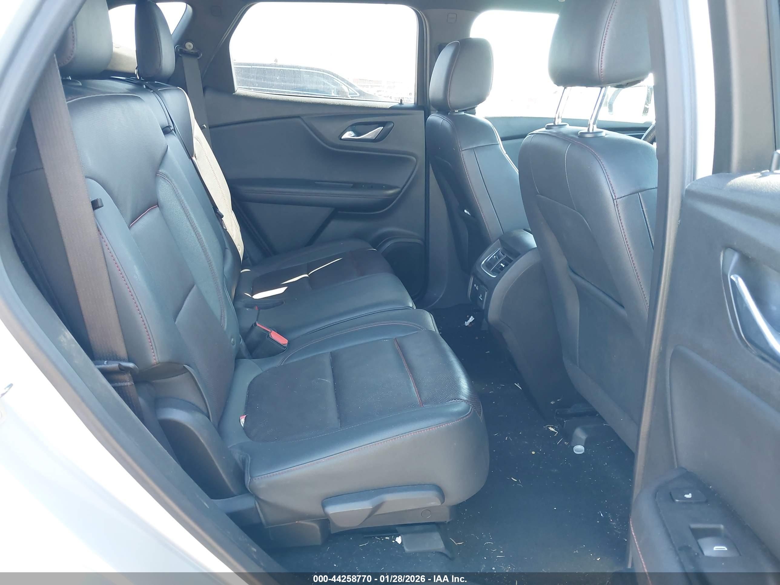 CHEVROLET BLAZER image 8