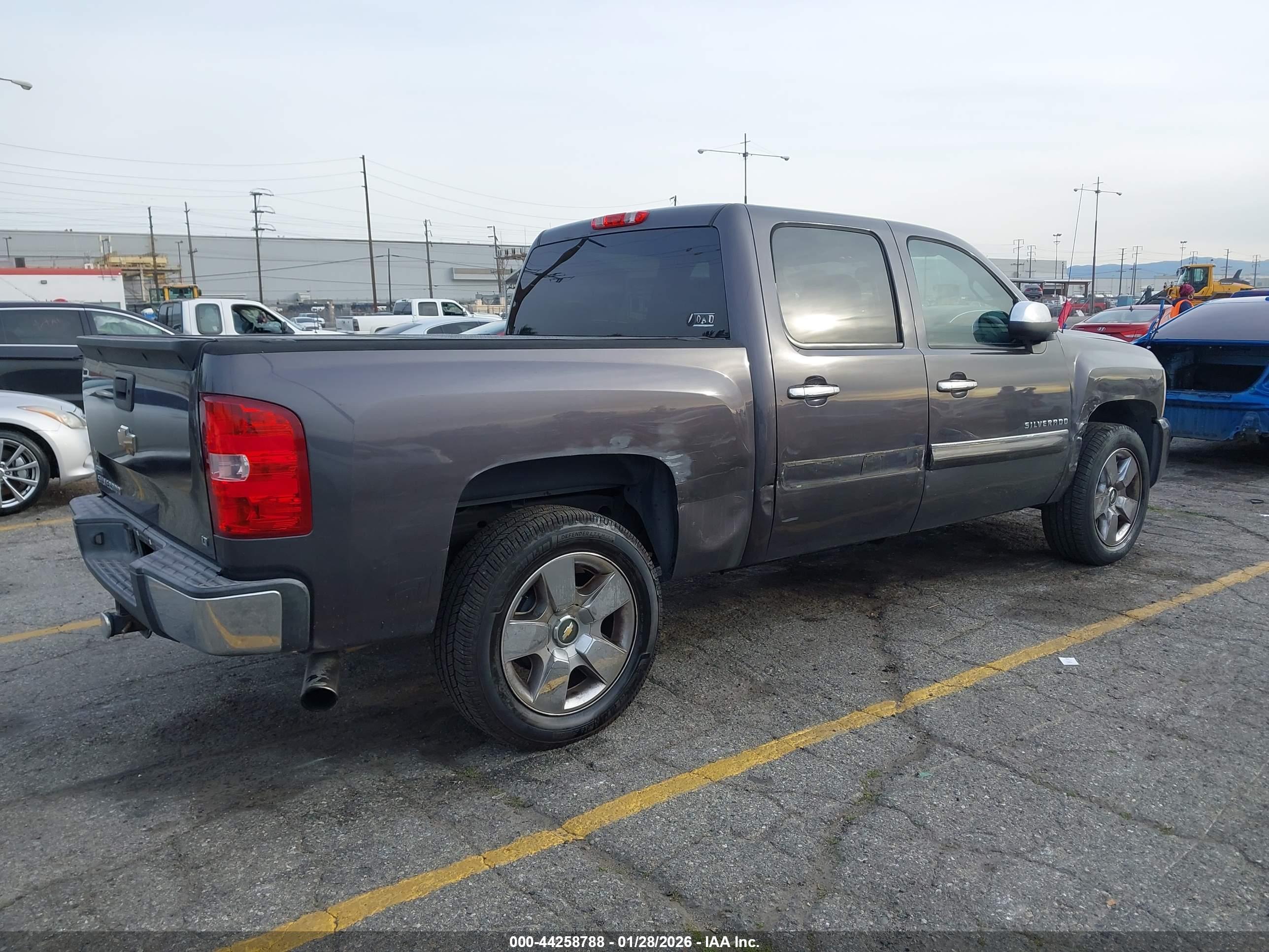 CHEVROLET SILVERADO image 4