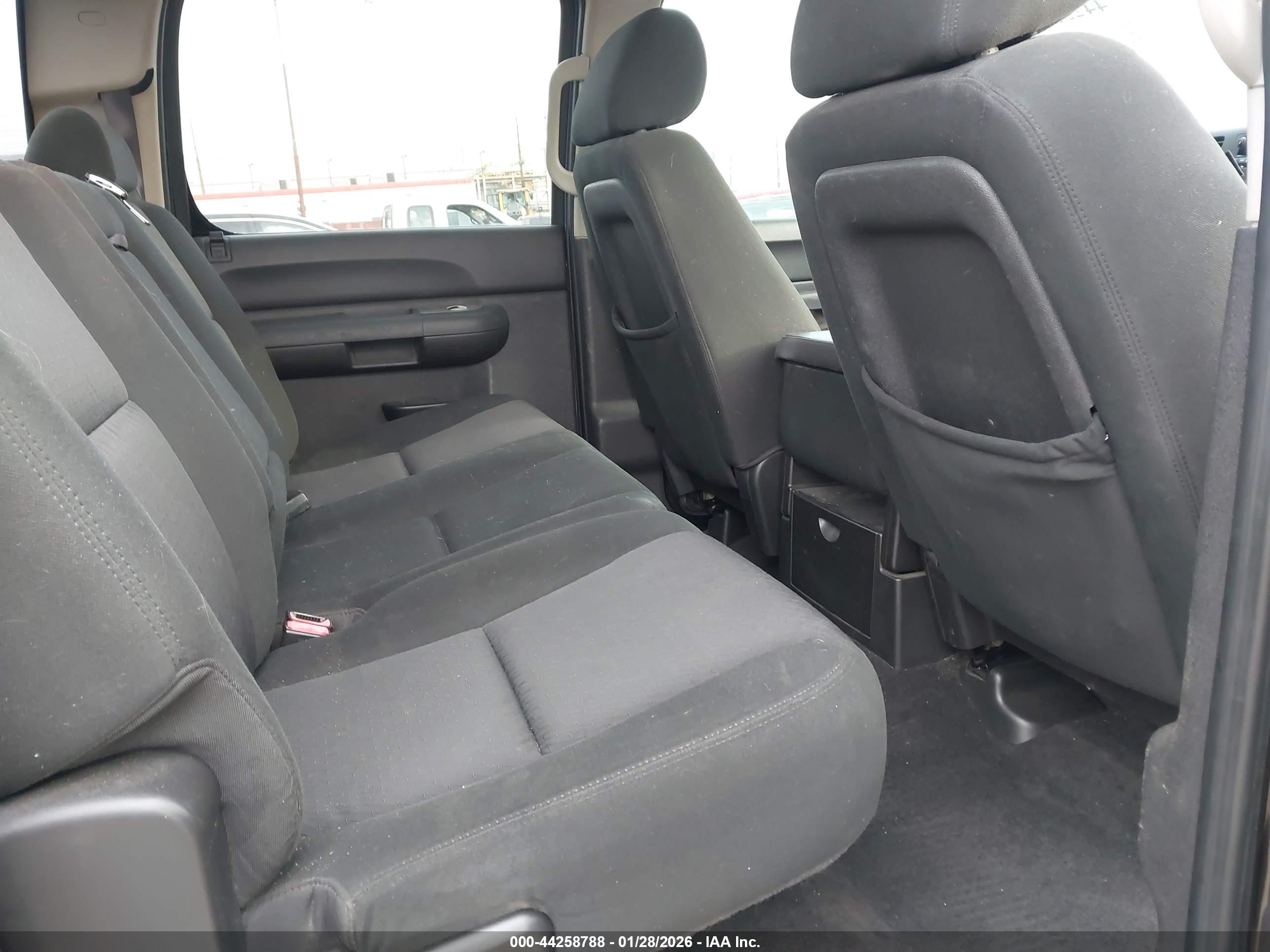 CHEVROLET SILVERADO image 8