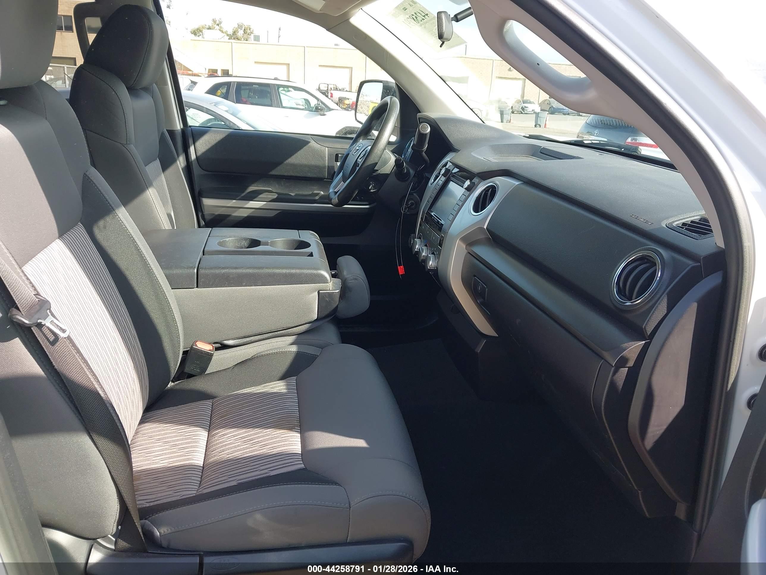 TOYOTA TUNDRA image 5