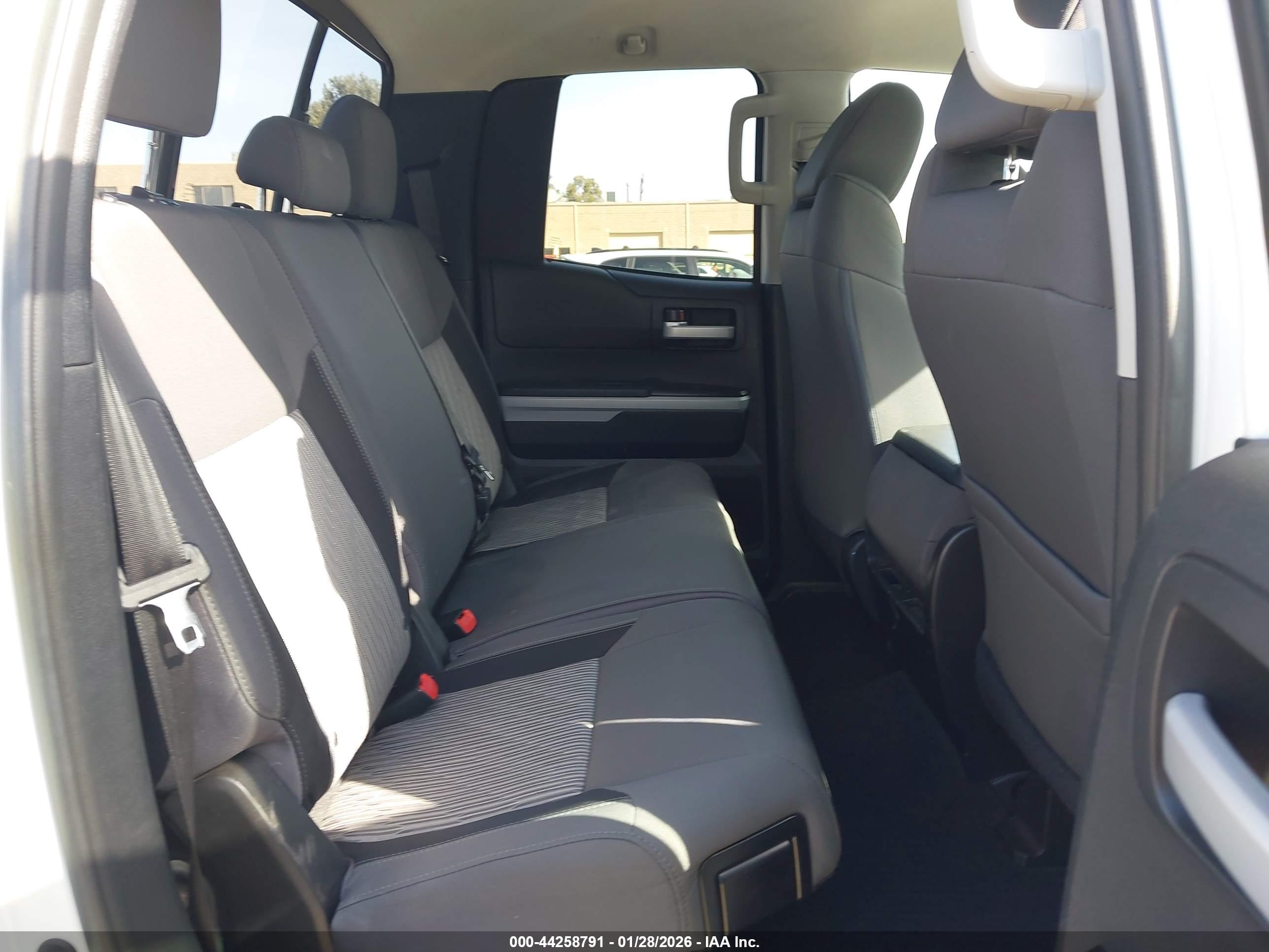 TOYOTA TUNDRA image 8