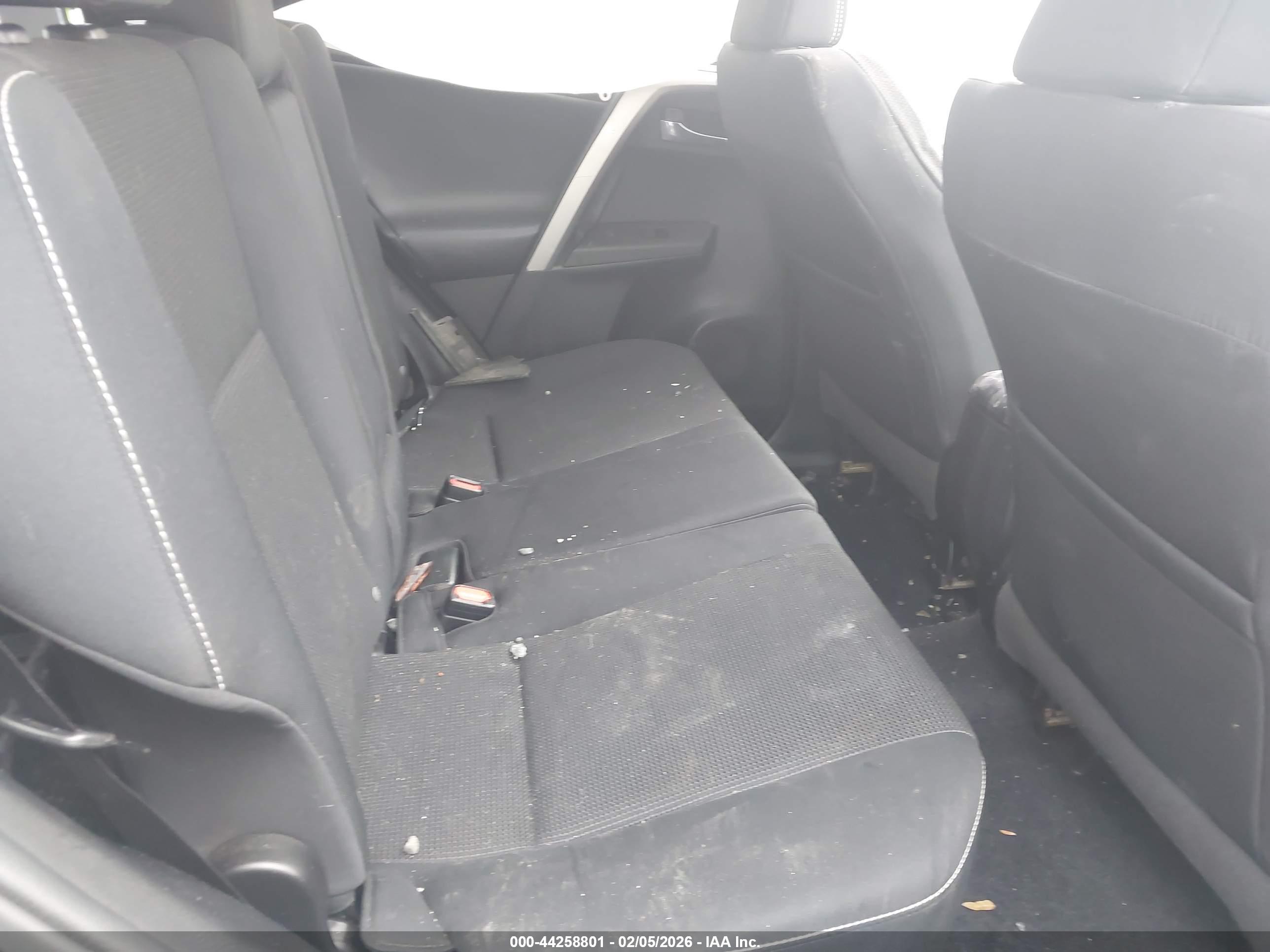 TOYOTA RAV4 image 8