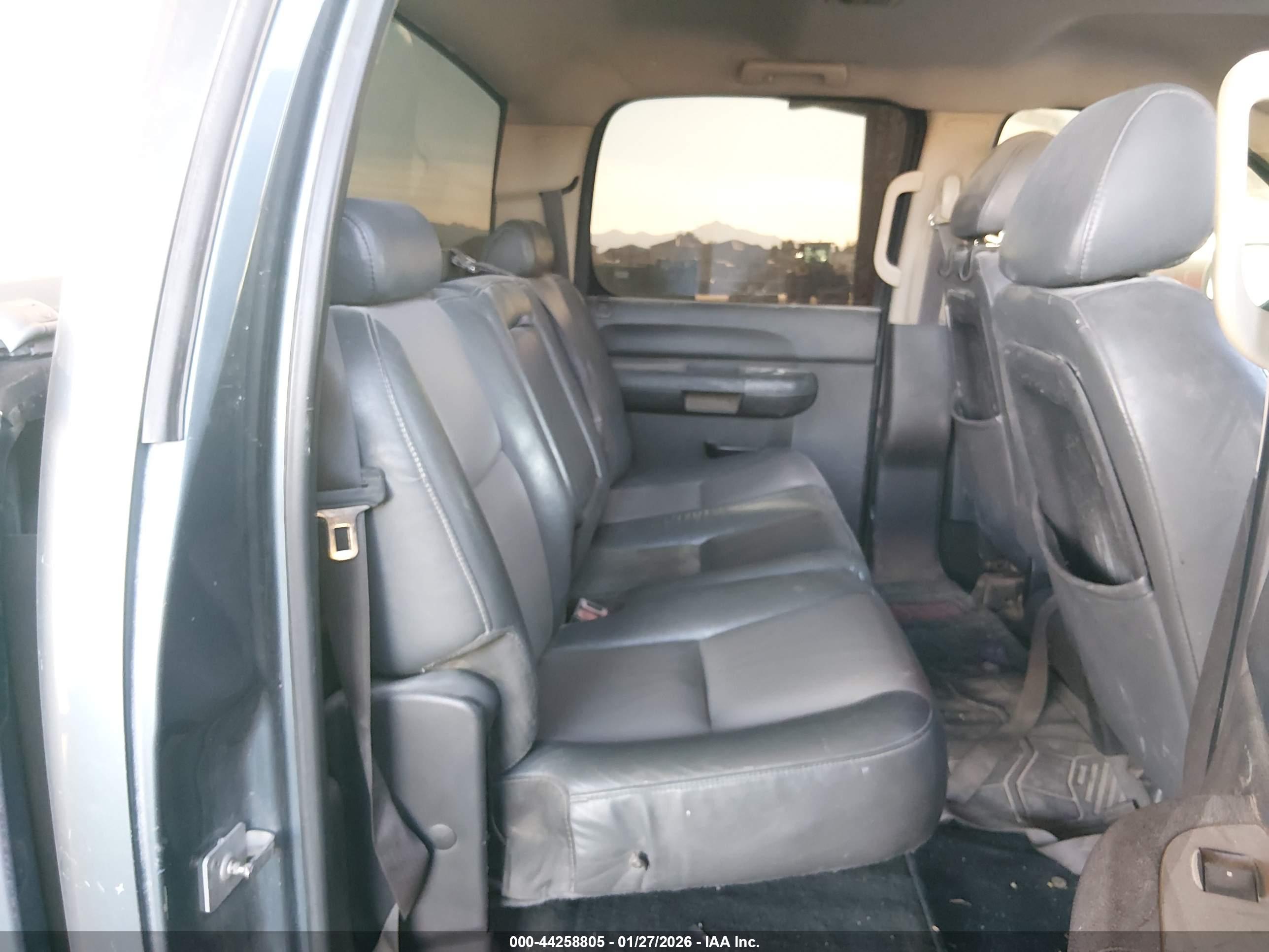 CHEVROLET SILVERADO image 8
