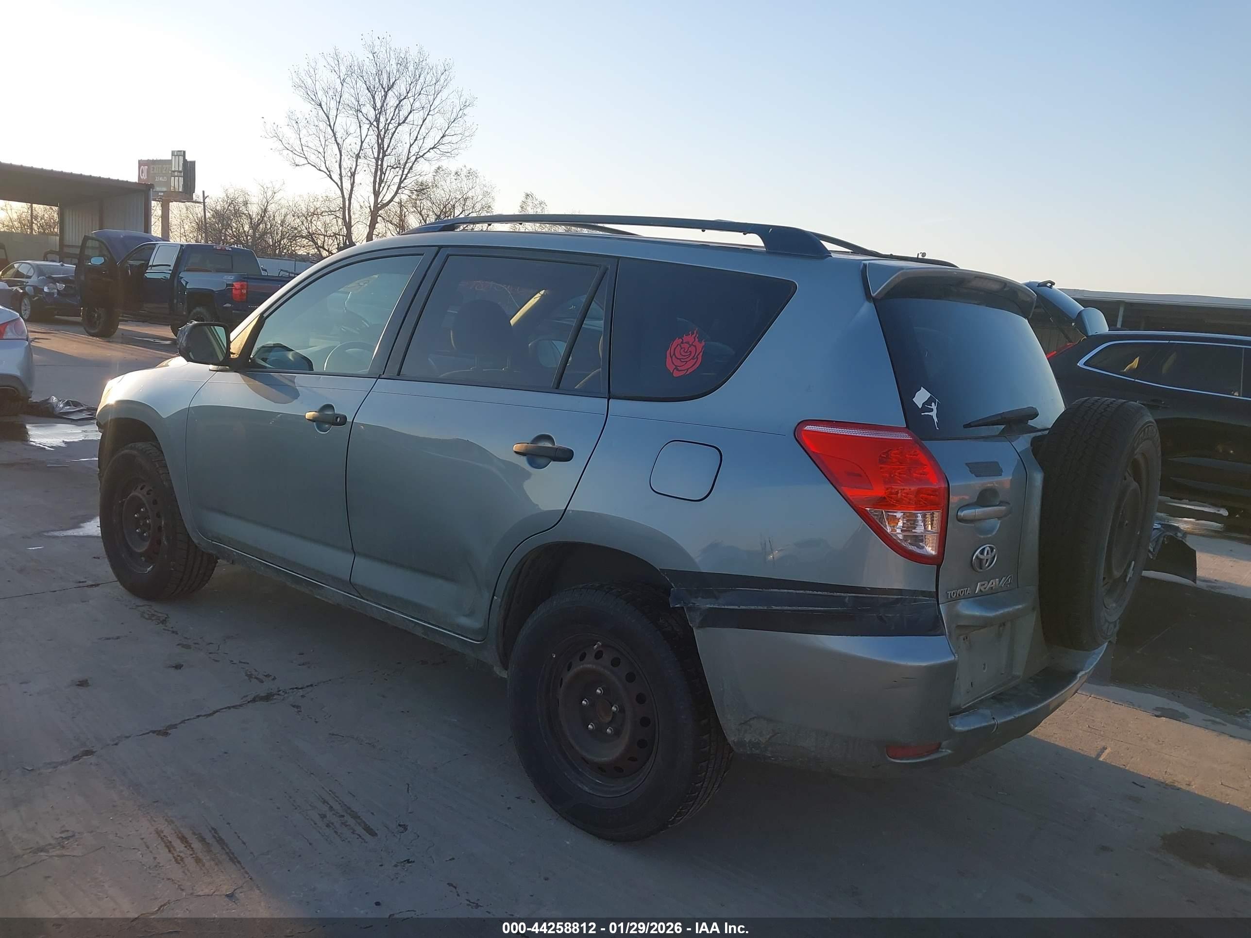 TOYOTA RAV4 image 3