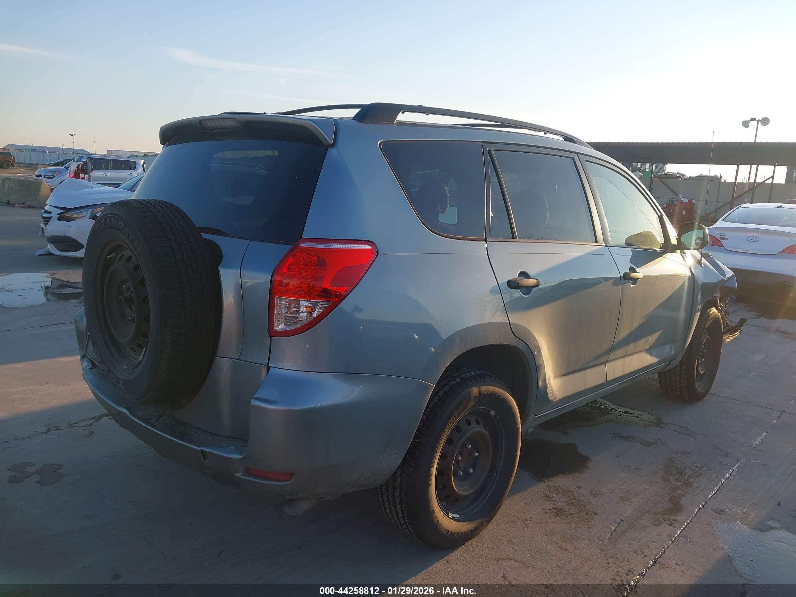 TOYOTA RAV4 image 4