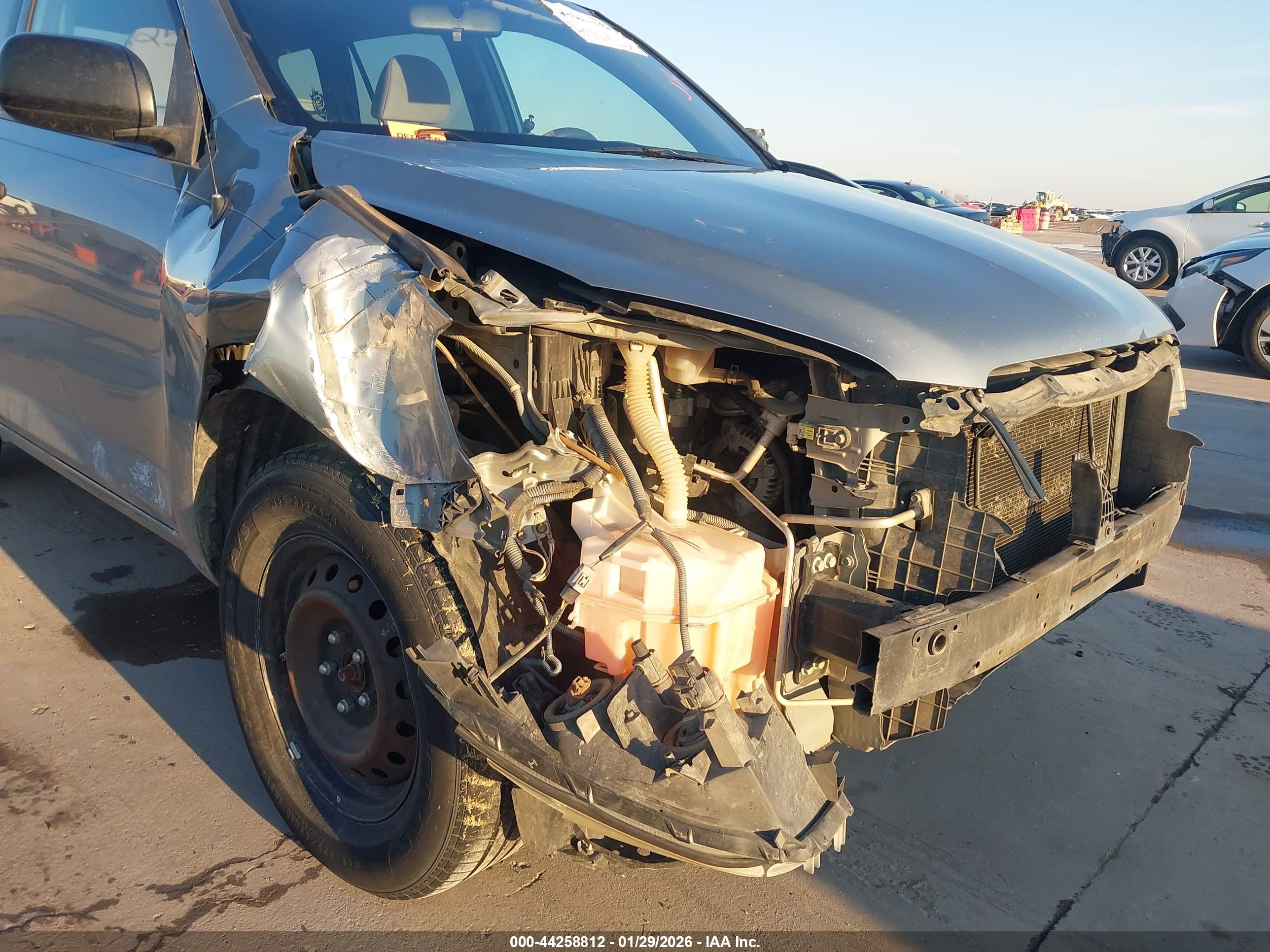 TOYOTA RAV4 image 6