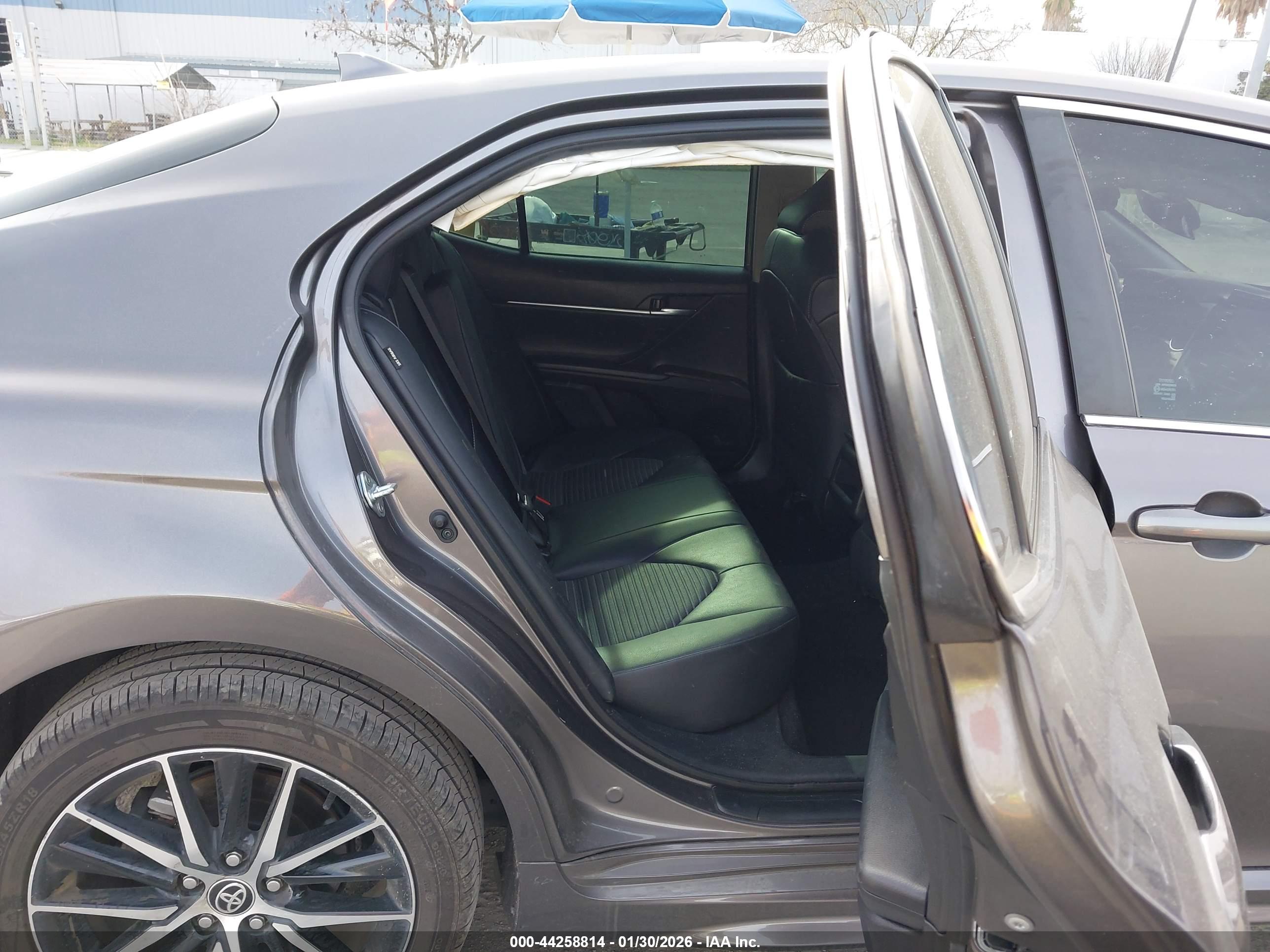 TOYOTA CAMRY image 8