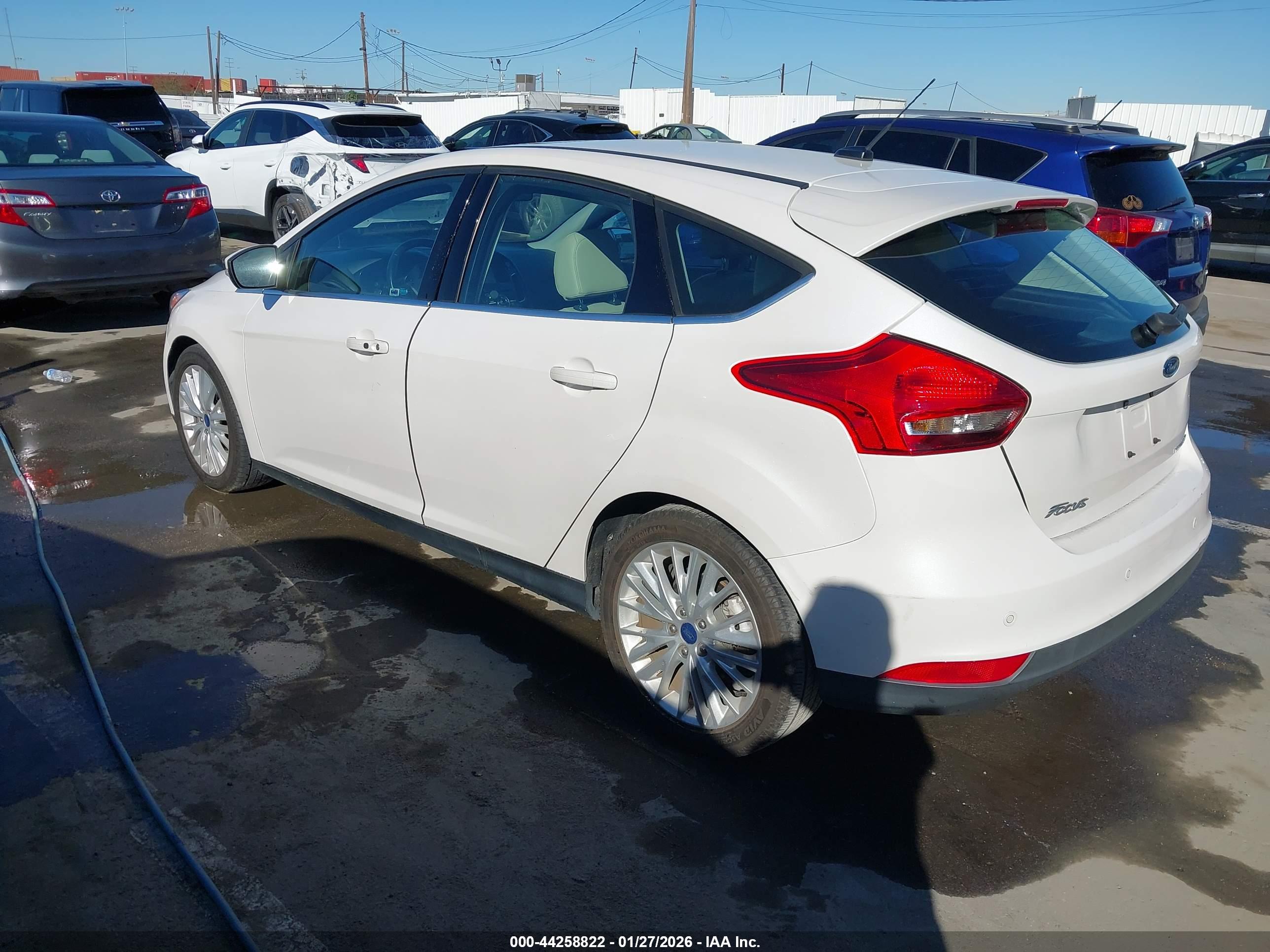 FORD FOCUS image 3