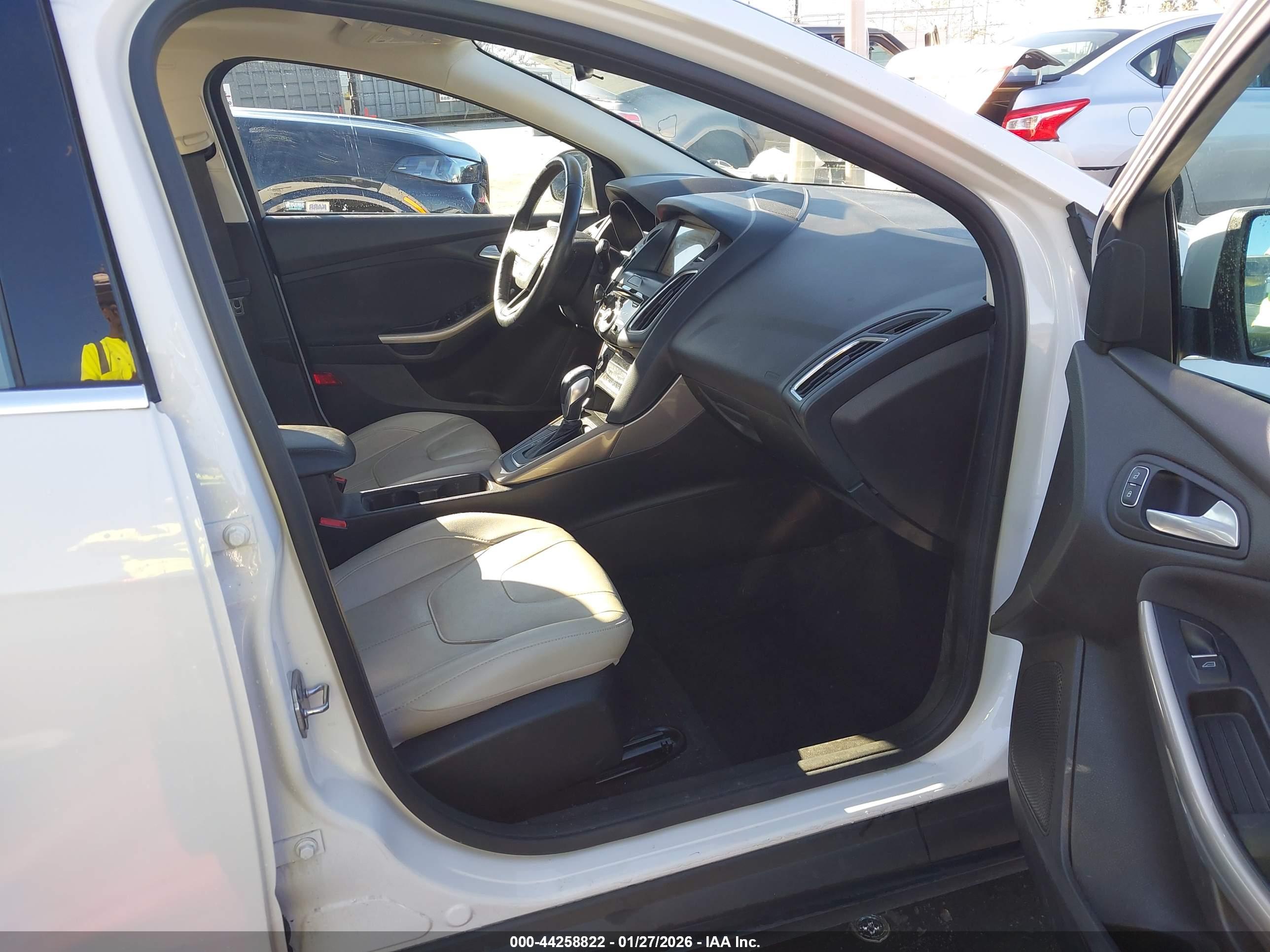 FORD FOCUS image 5