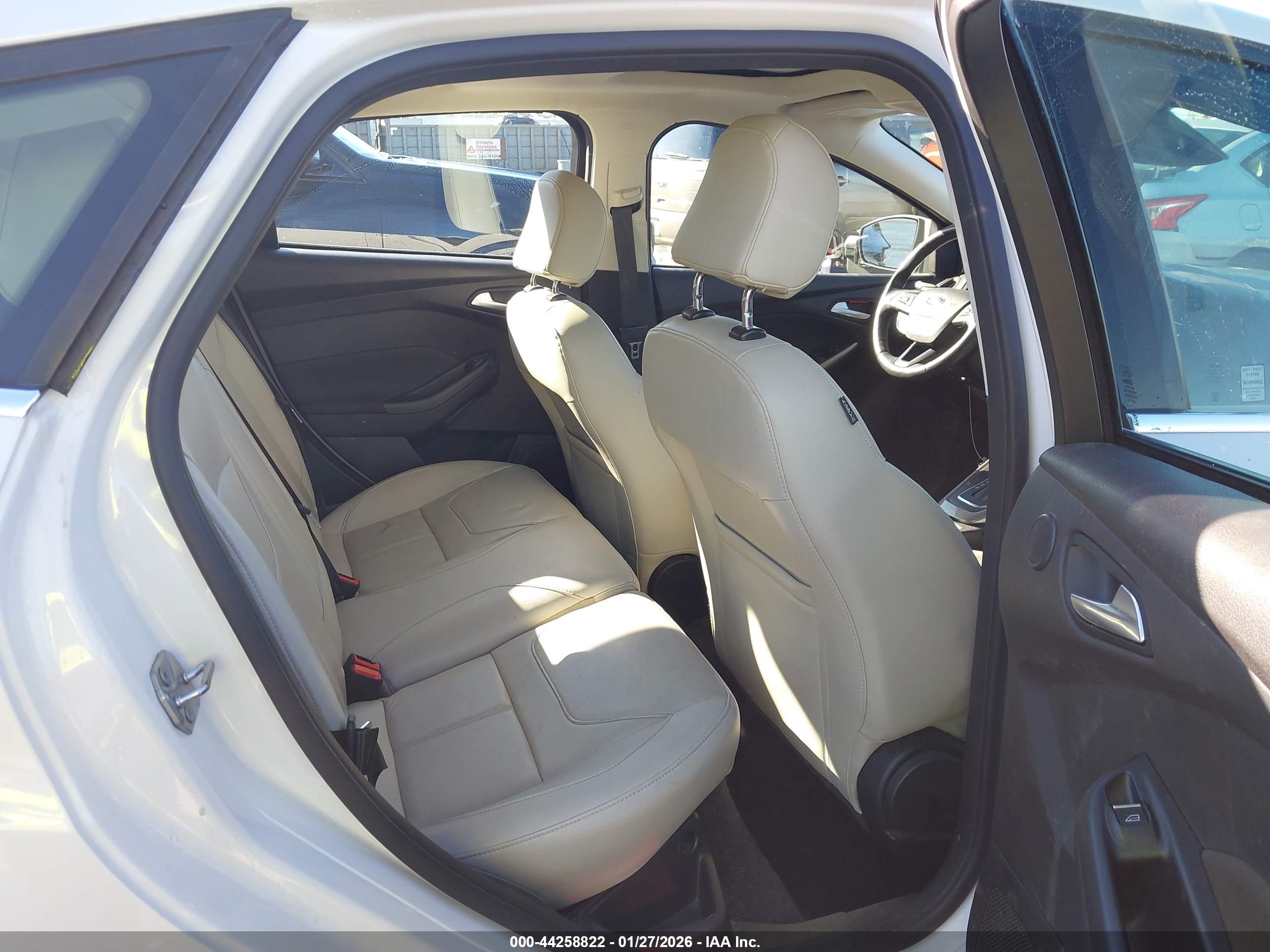 FORD FOCUS image 8