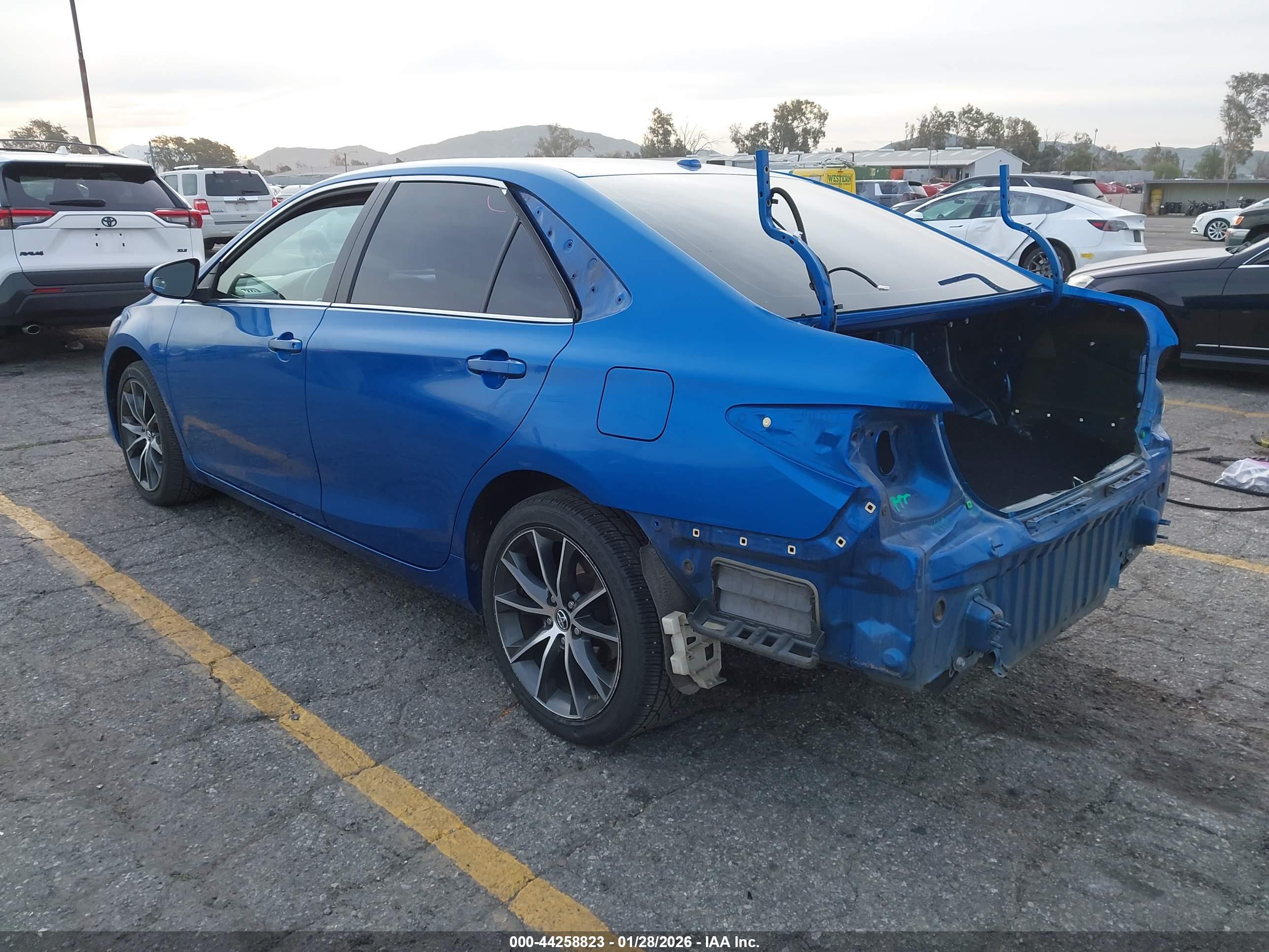 TOYOTA CAMRY image 3
