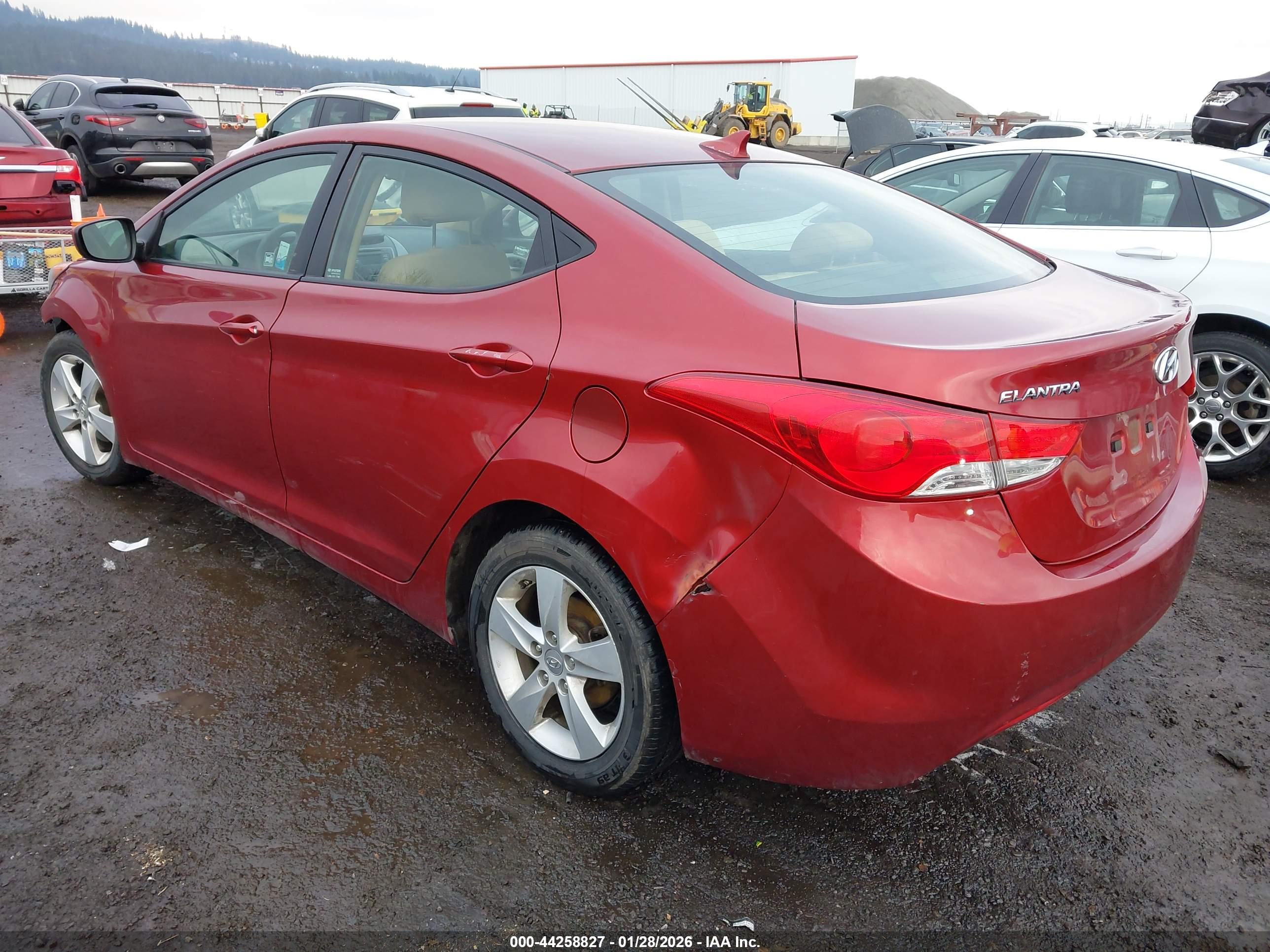 HYUNDAI ELANTRA image 3