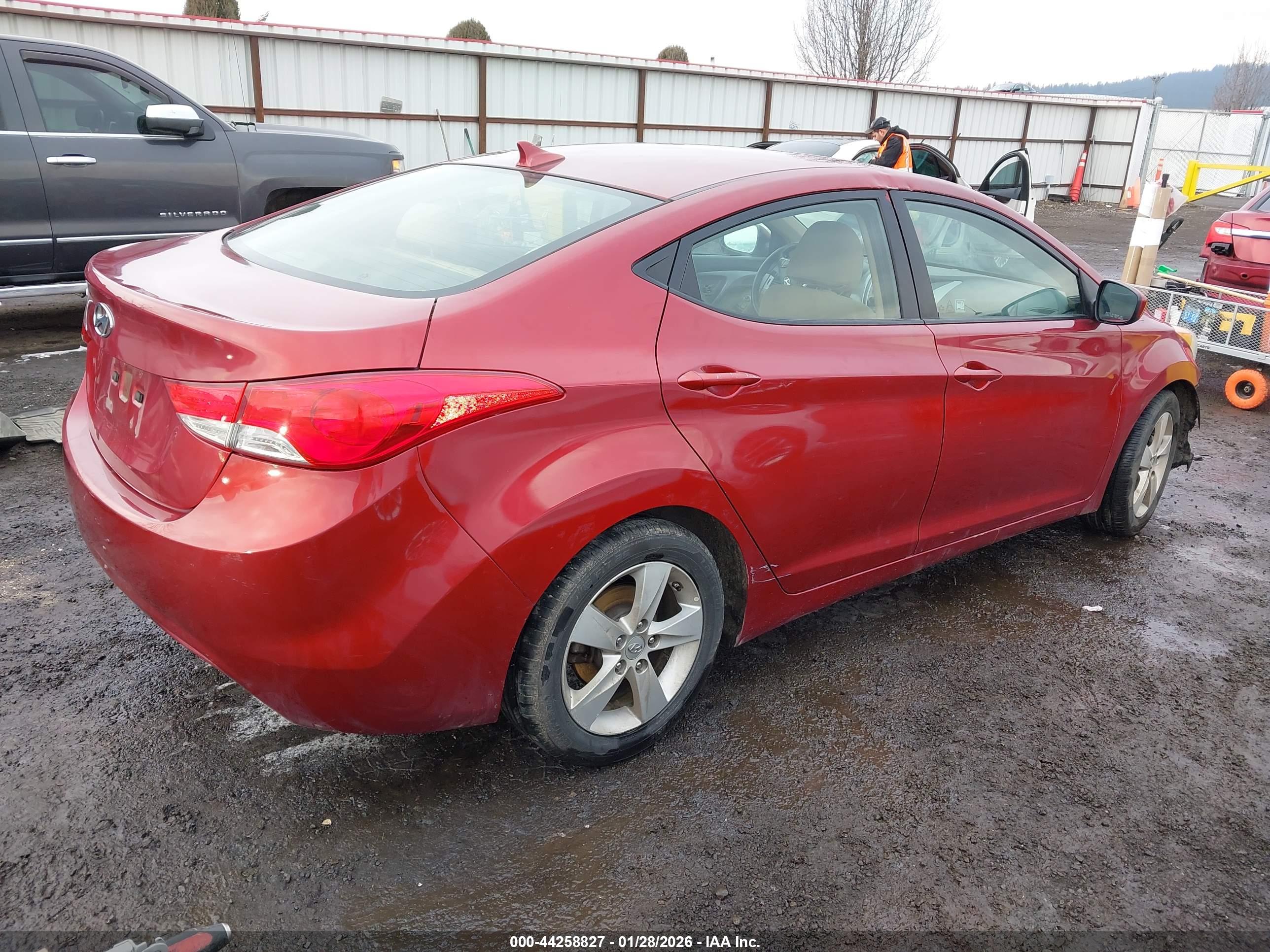 HYUNDAI ELANTRA image 4