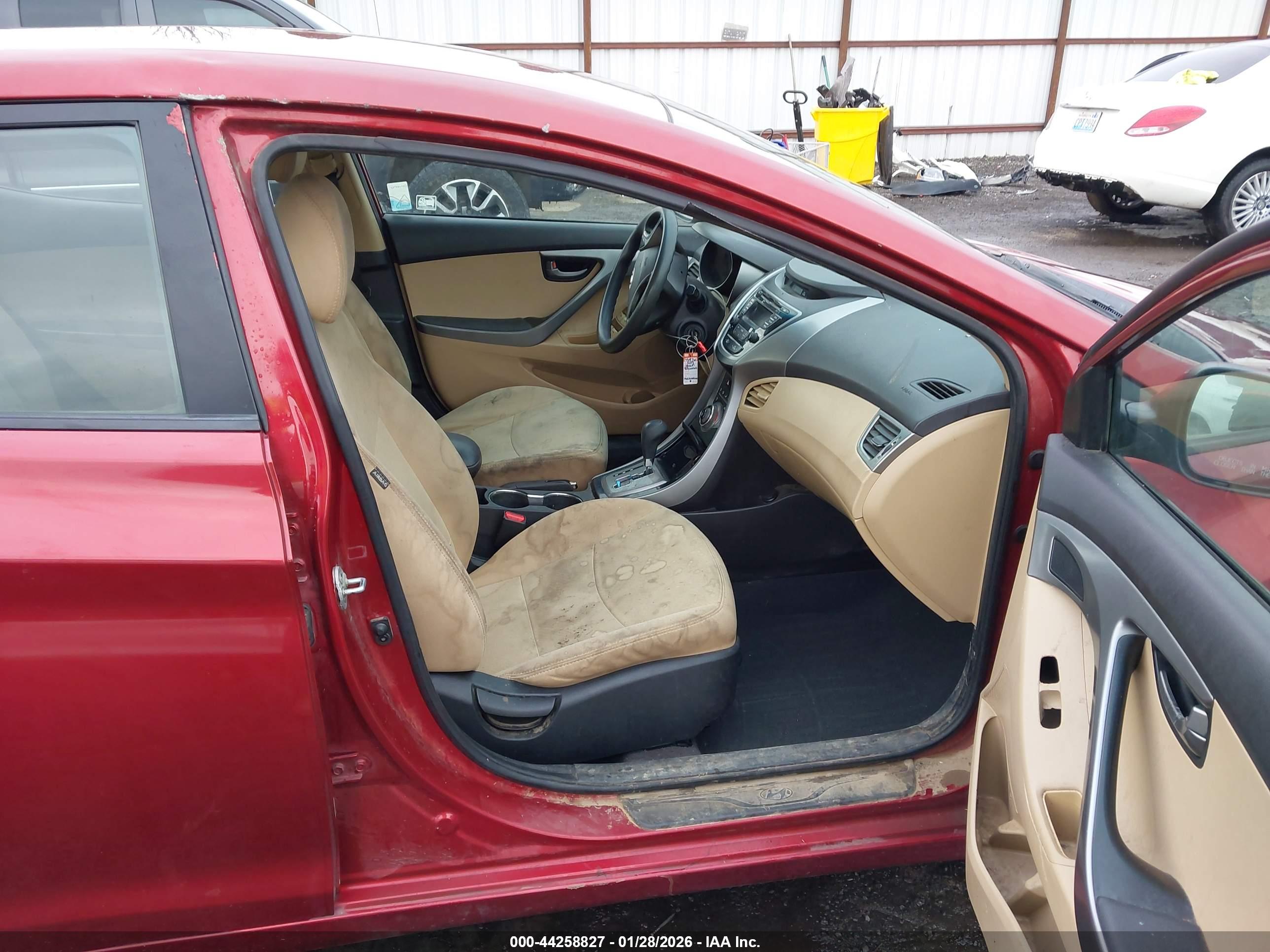HYUNDAI ELANTRA image 5