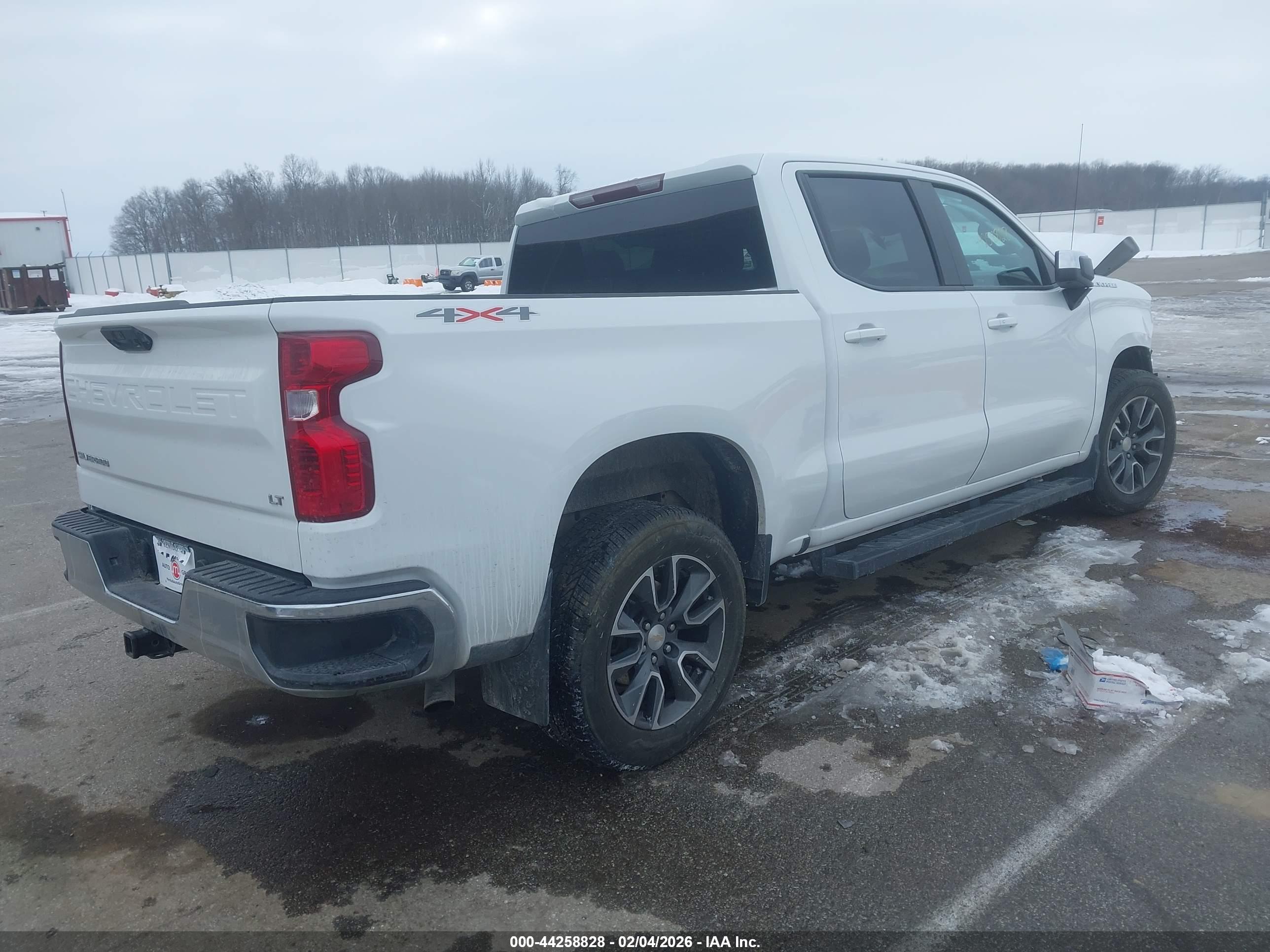 CHEVROLET SILVERADO image 4