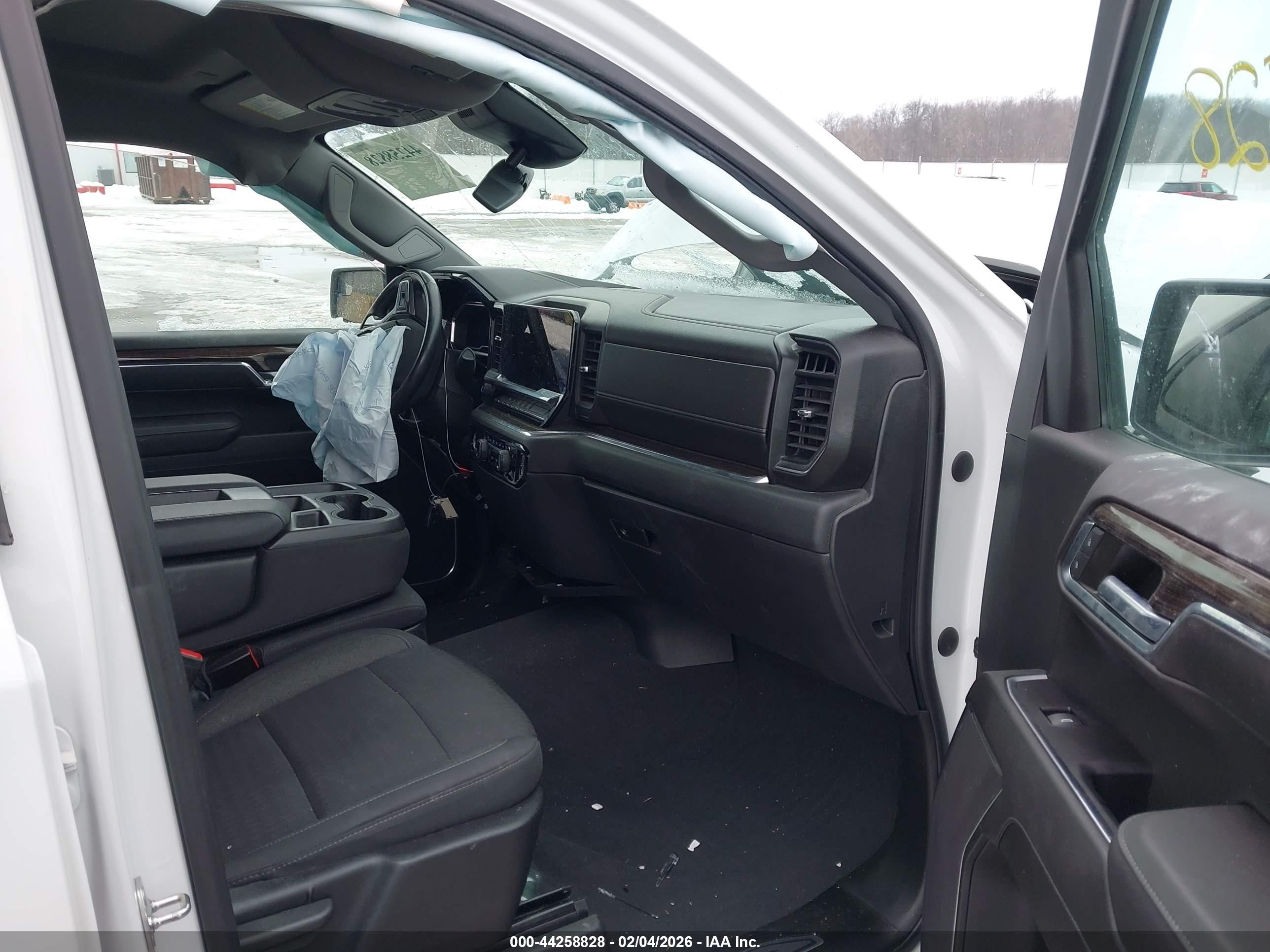 CHEVROLET SILVERADO image 5