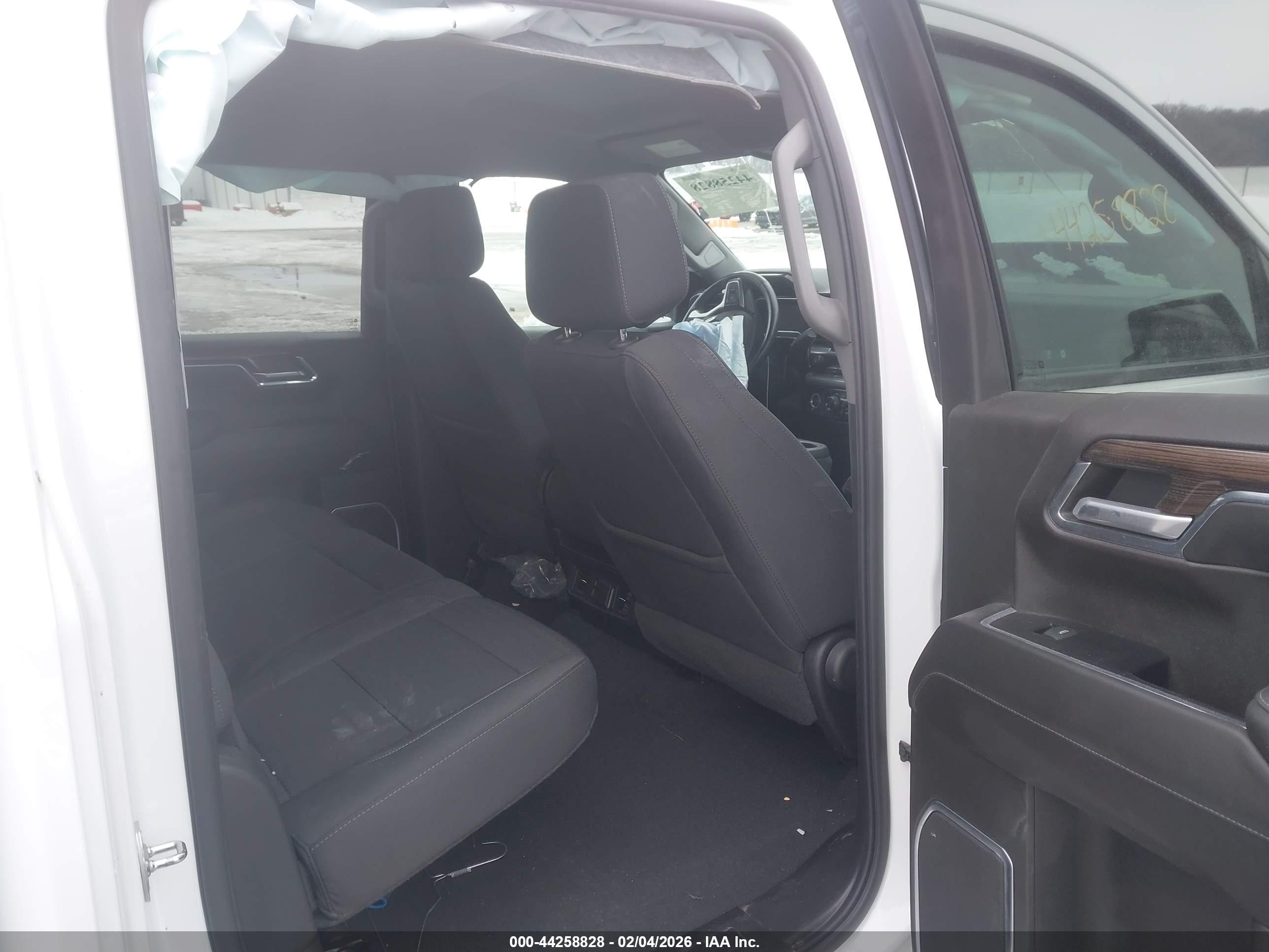 CHEVROLET SILVERADO image 8