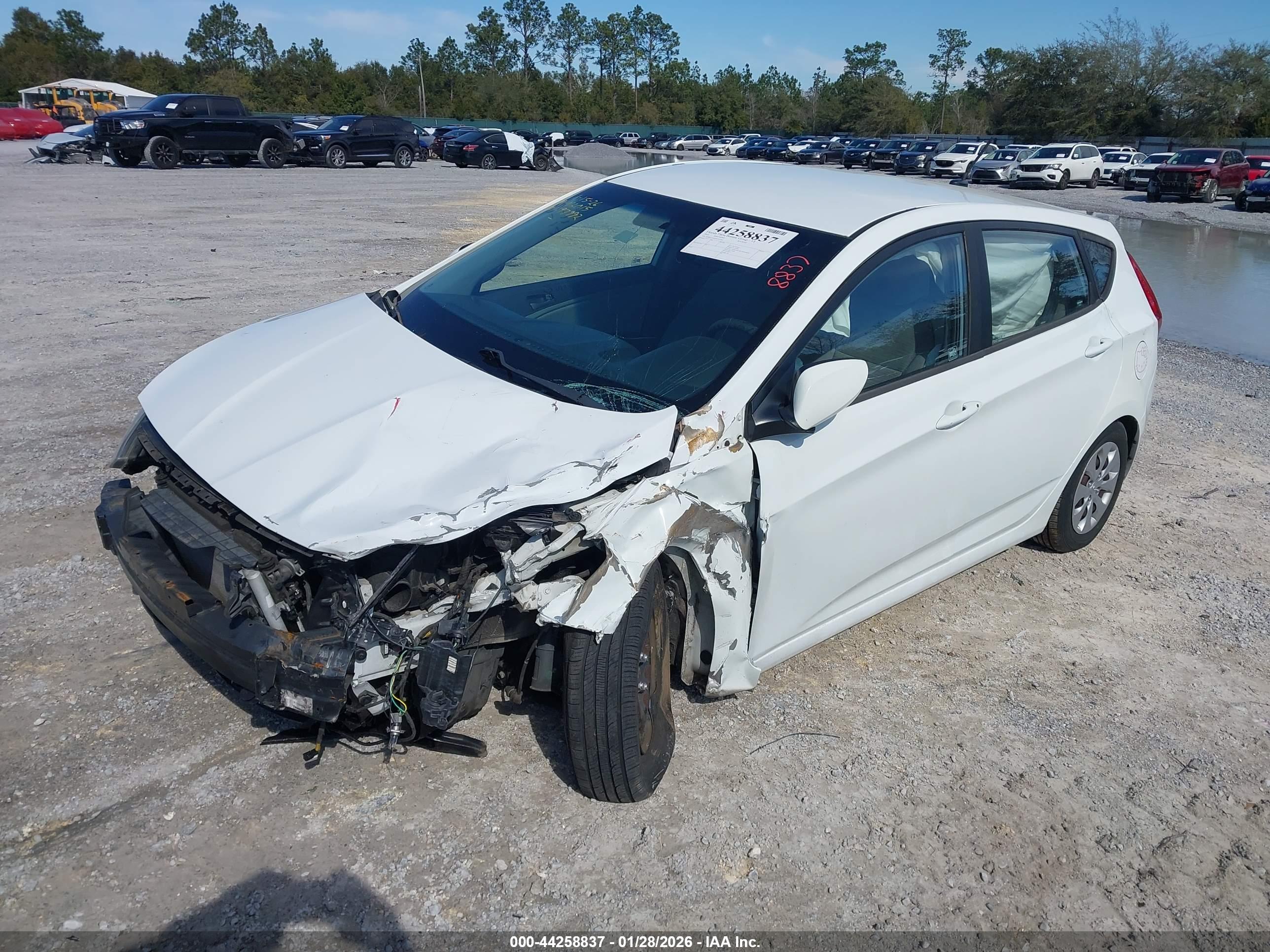 HYUNDAI ACCENT image 2