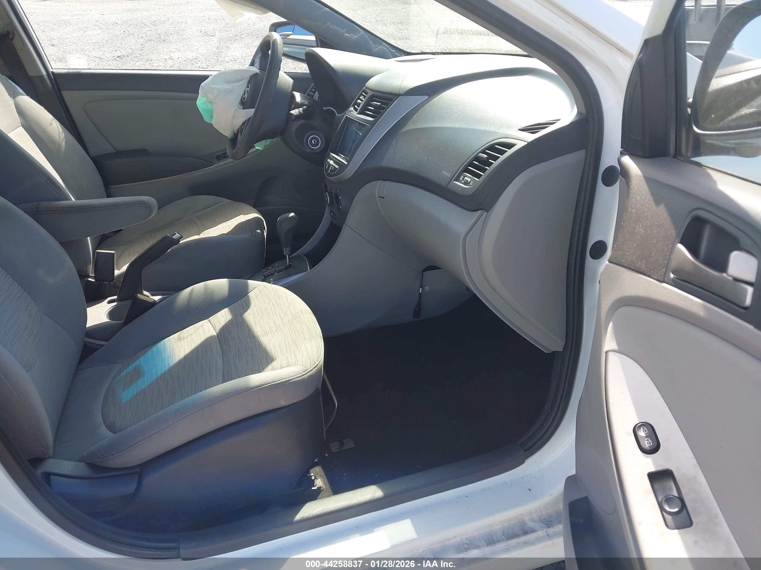 HYUNDAI ACCENT image 5