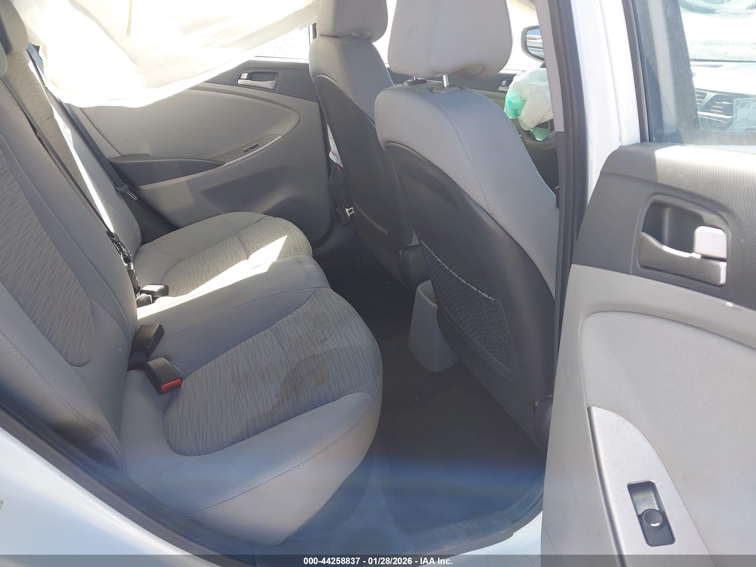 HYUNDAI ACCENT image 8