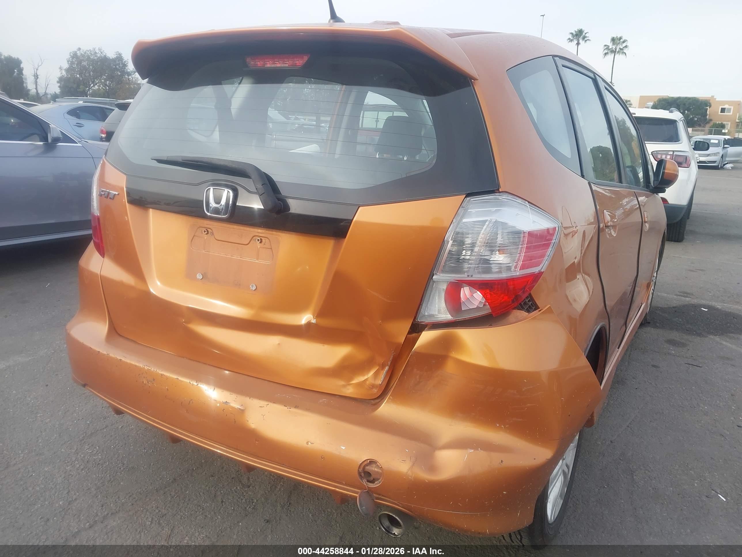 HONDA FIT image 6