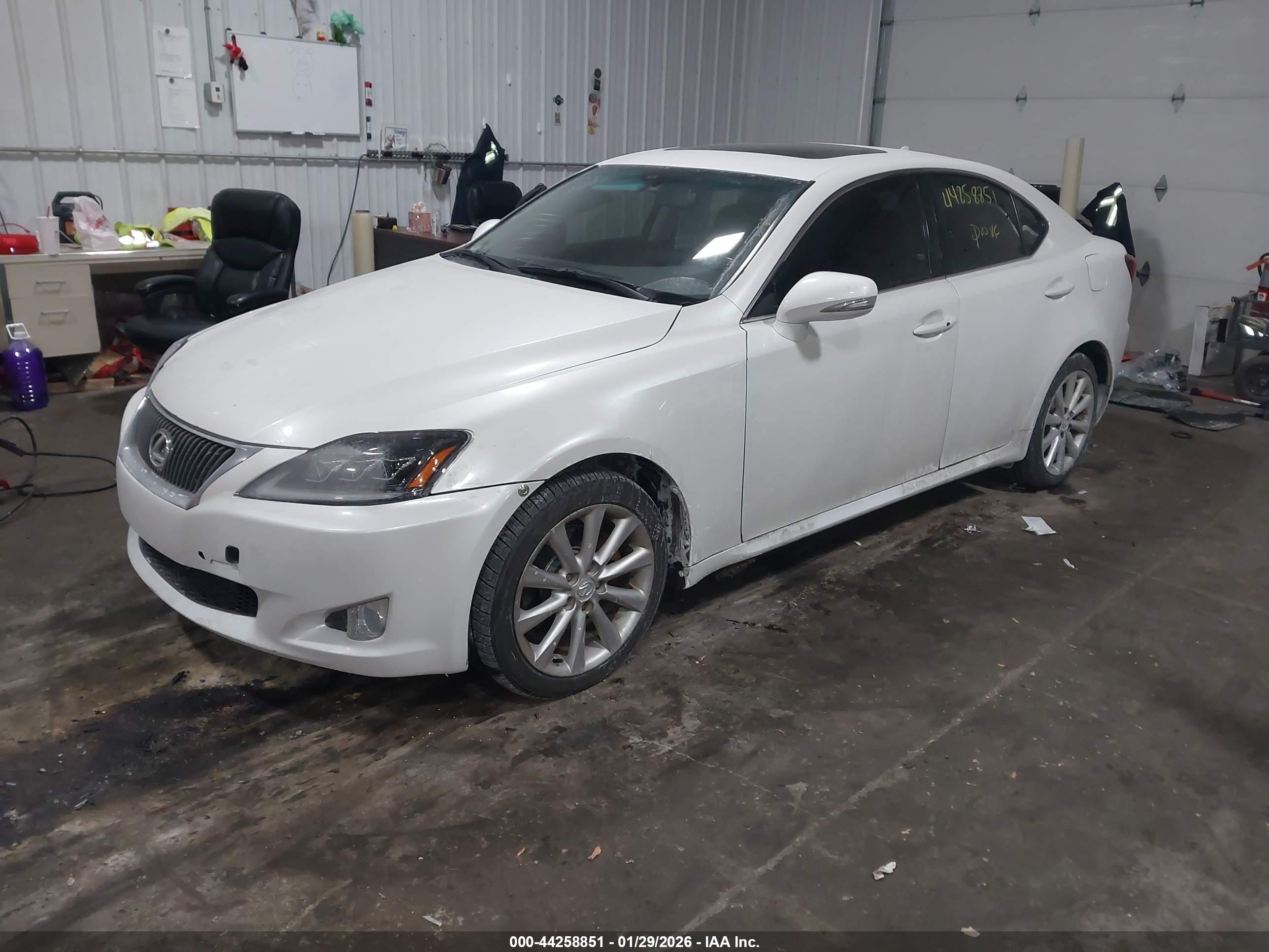 LEXUS IS image 2