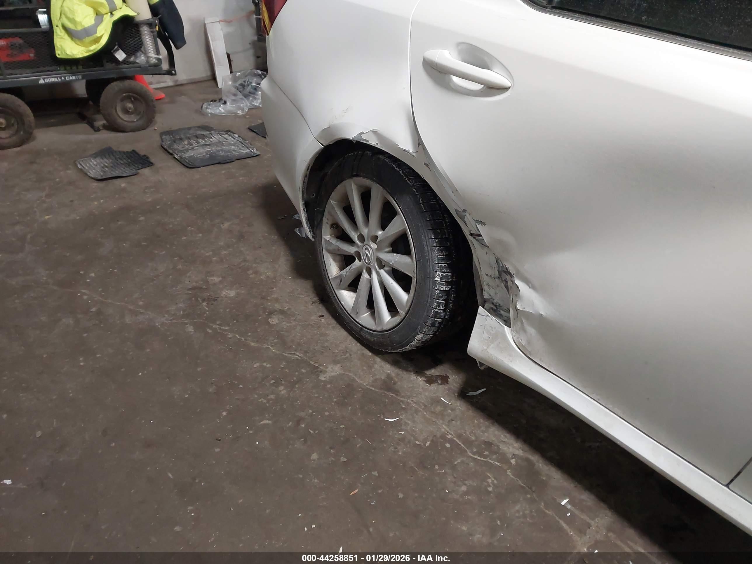 LEXUS IS image 6
