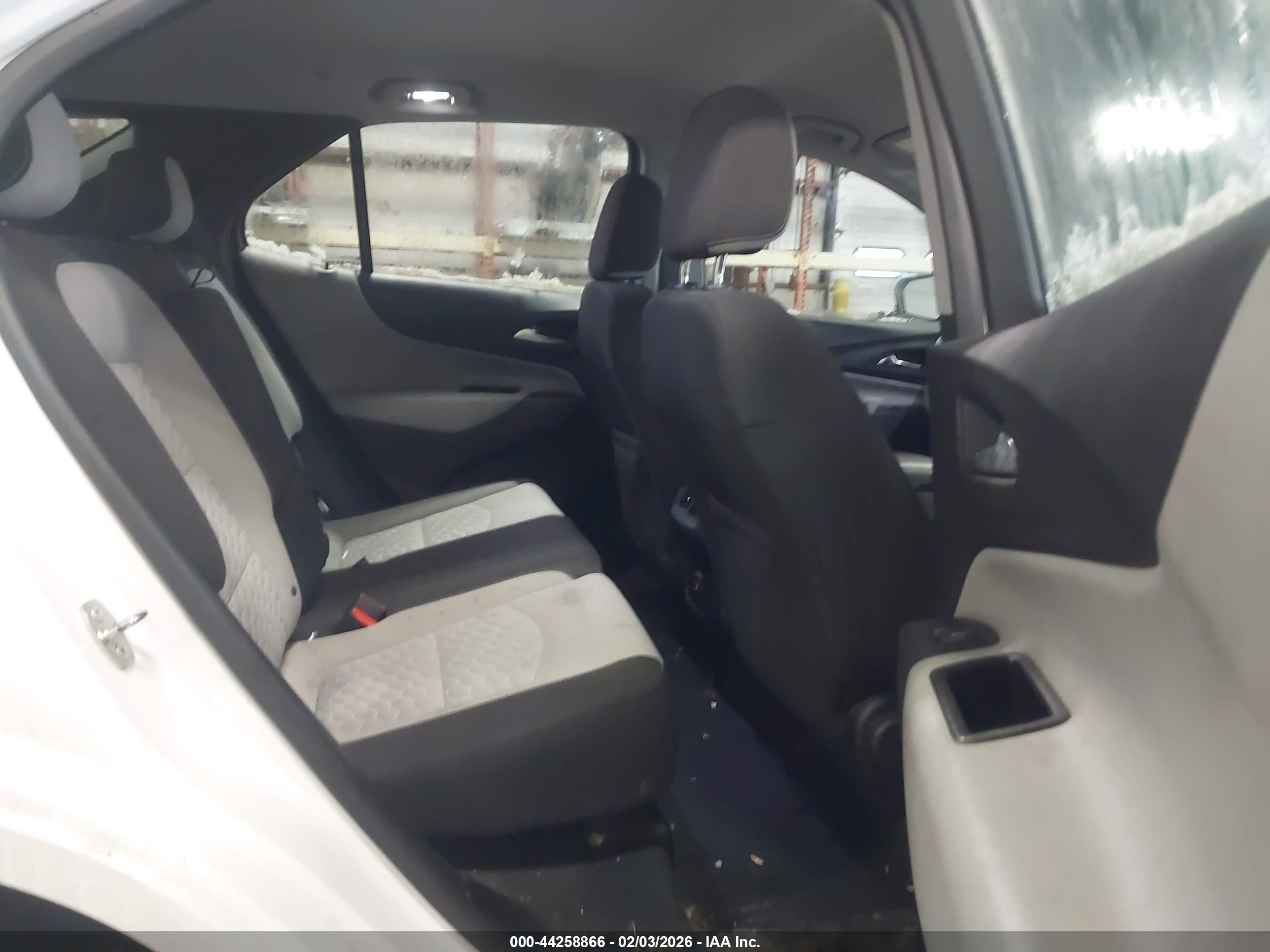 CHEVROLET EQUINOX image 8