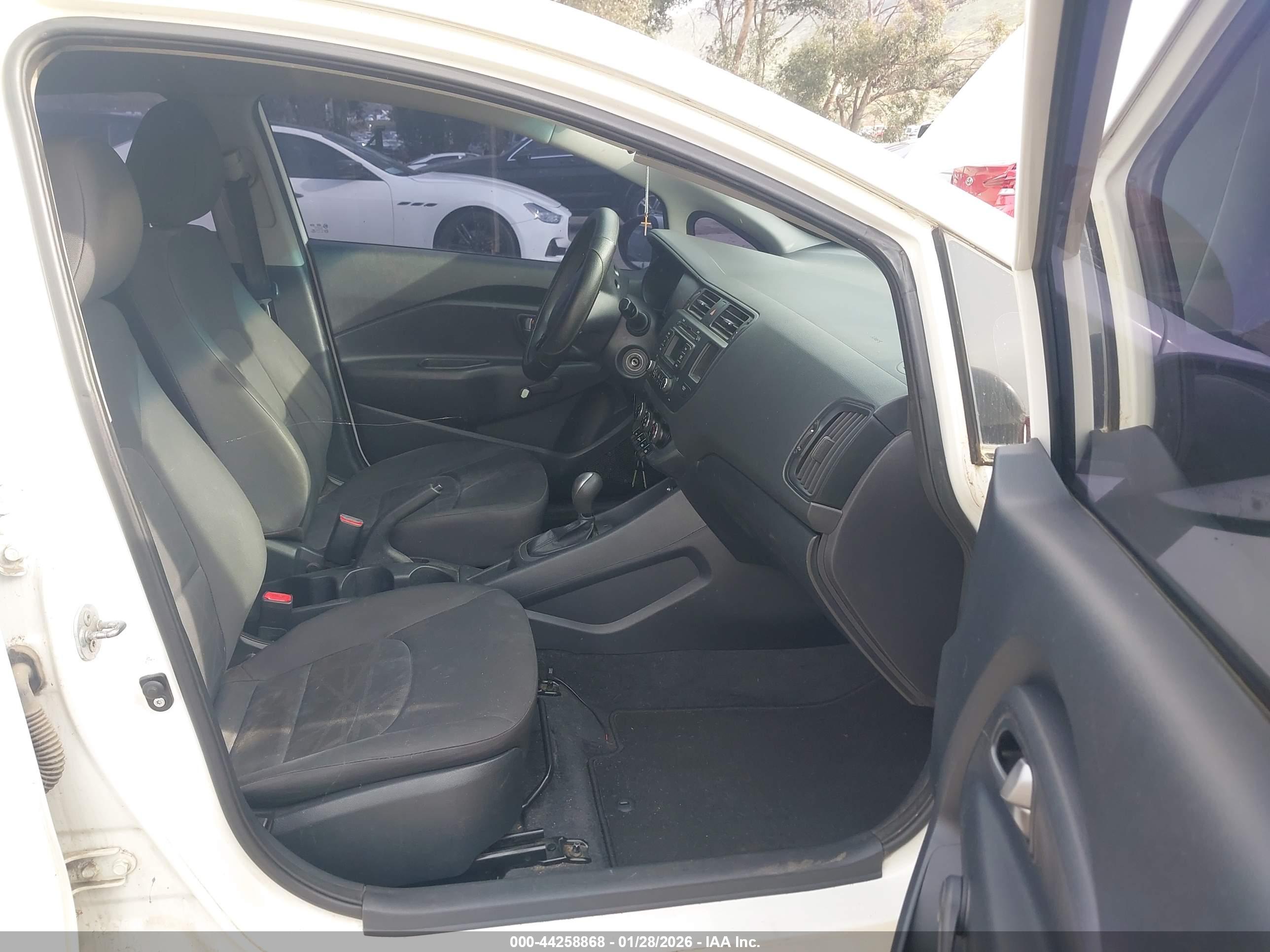 KIA RIO image 5