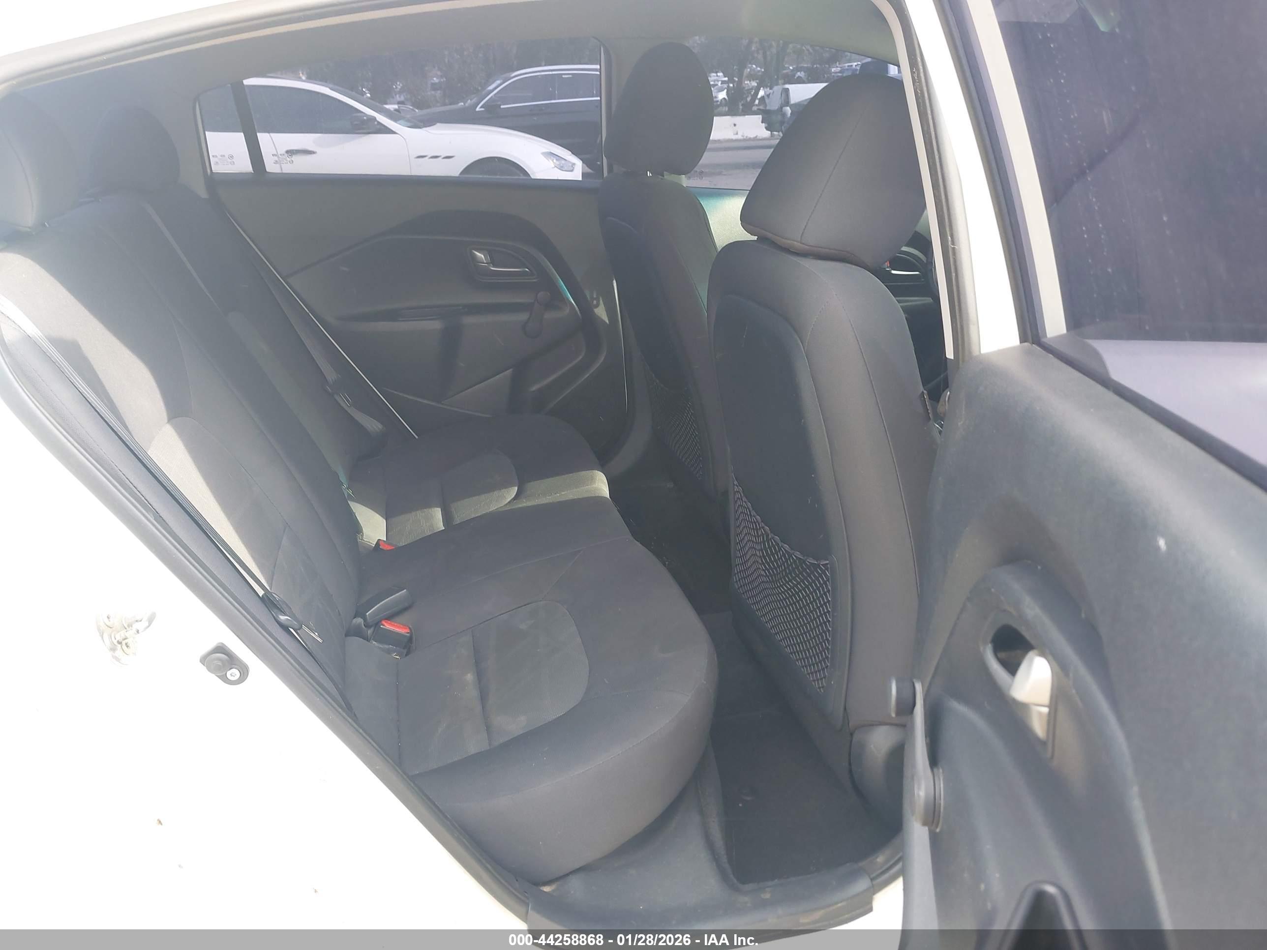 KIA RIO image 8