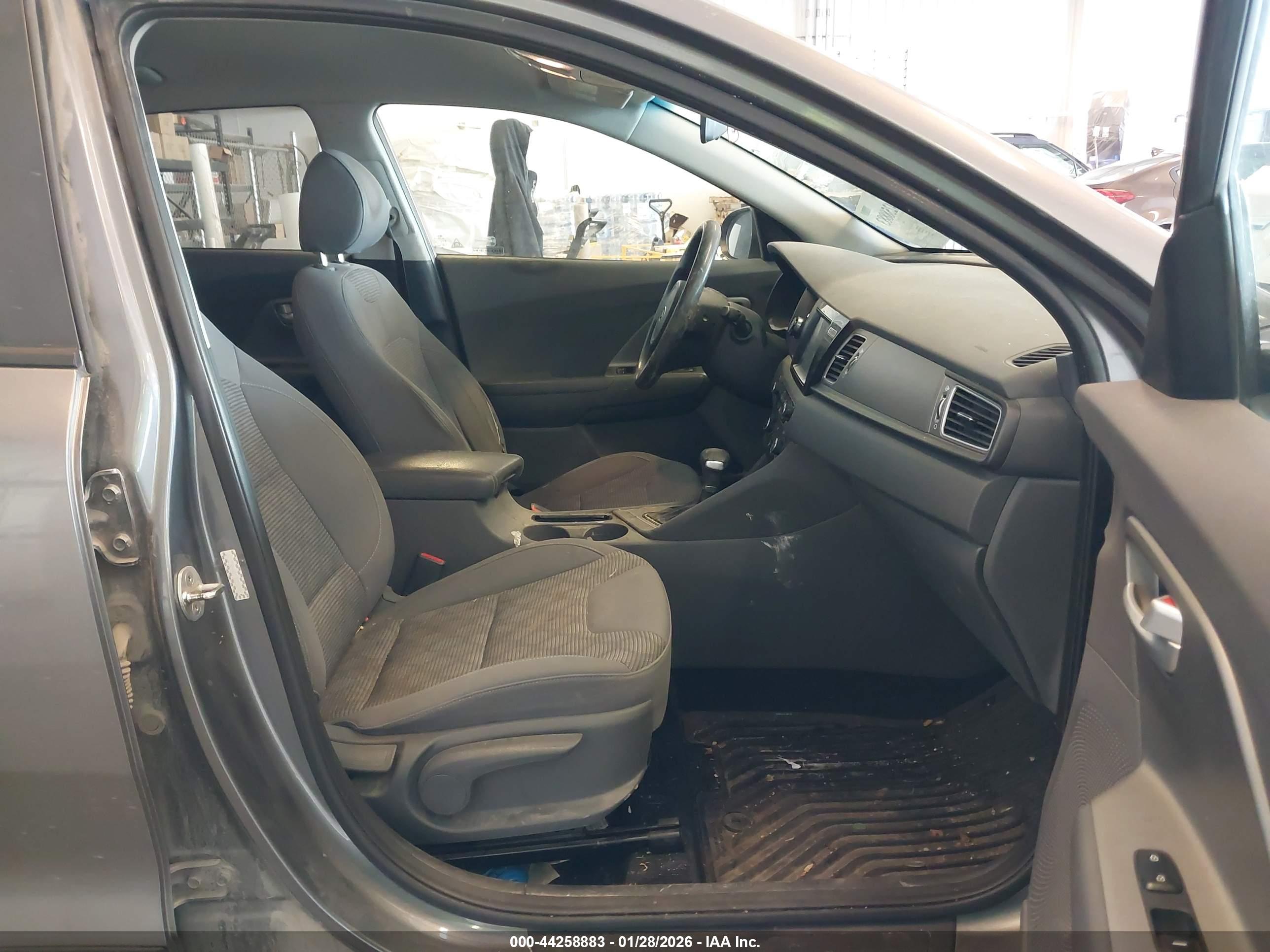 KIA NIRO image 5