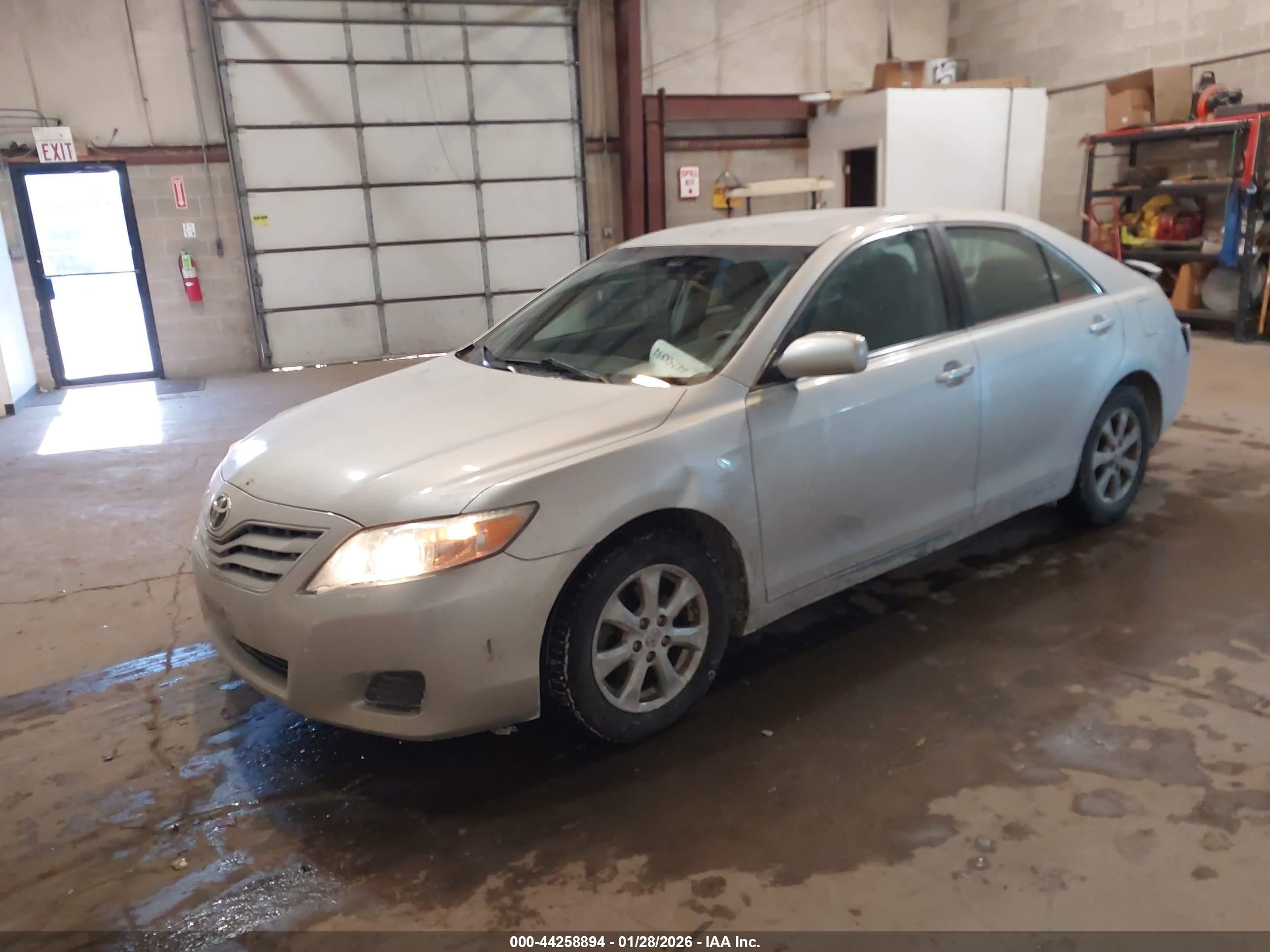 TOYOTA CAMRY image 2