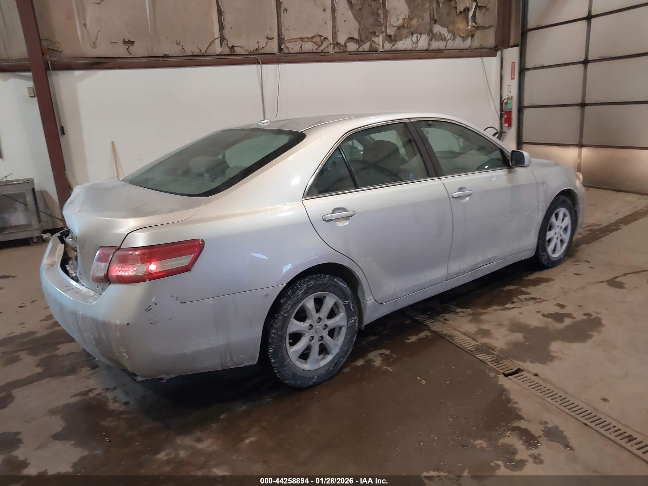 TOYOTA CAMRY image 4