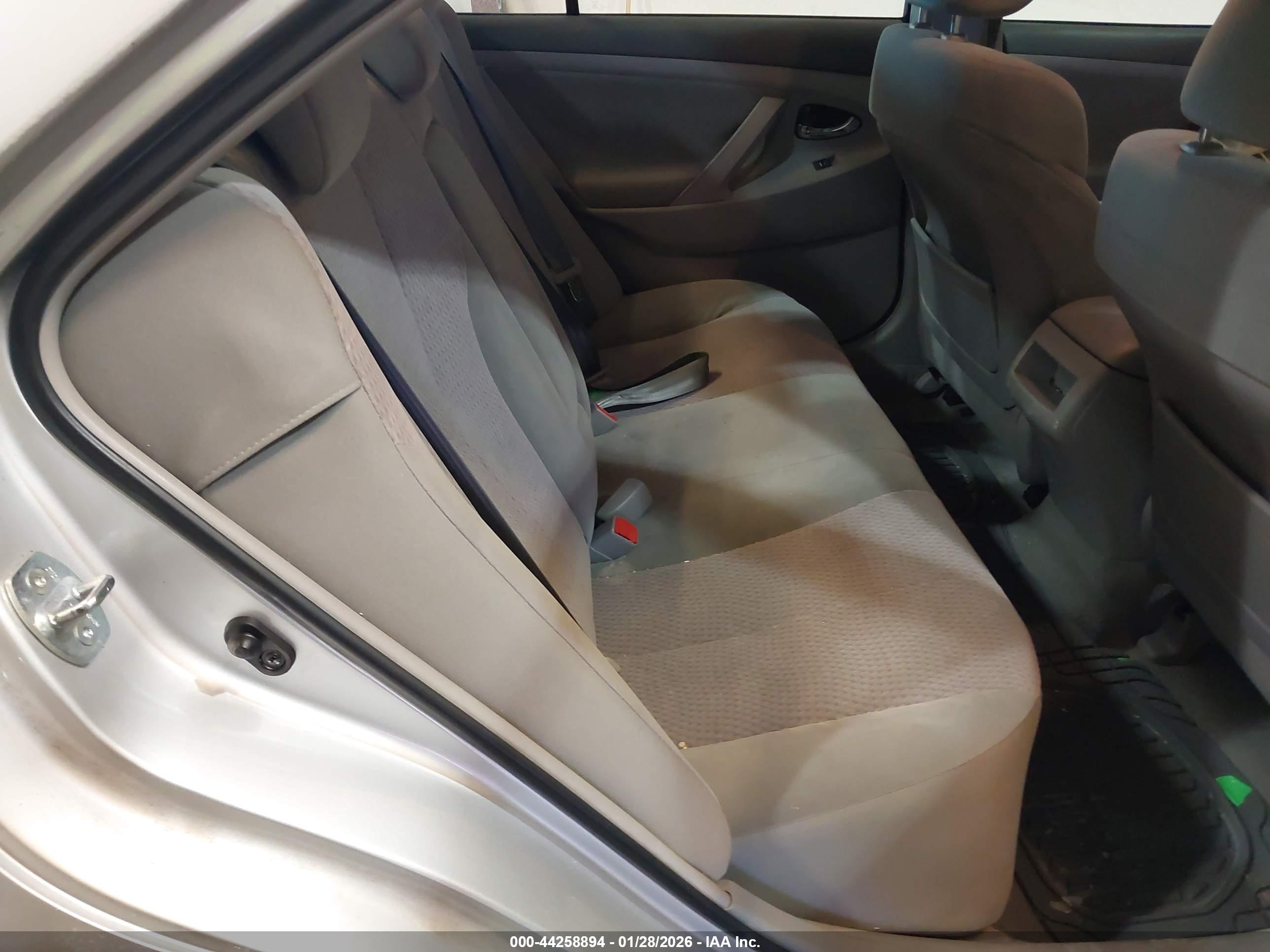 TOYOTA CAMRY image 8