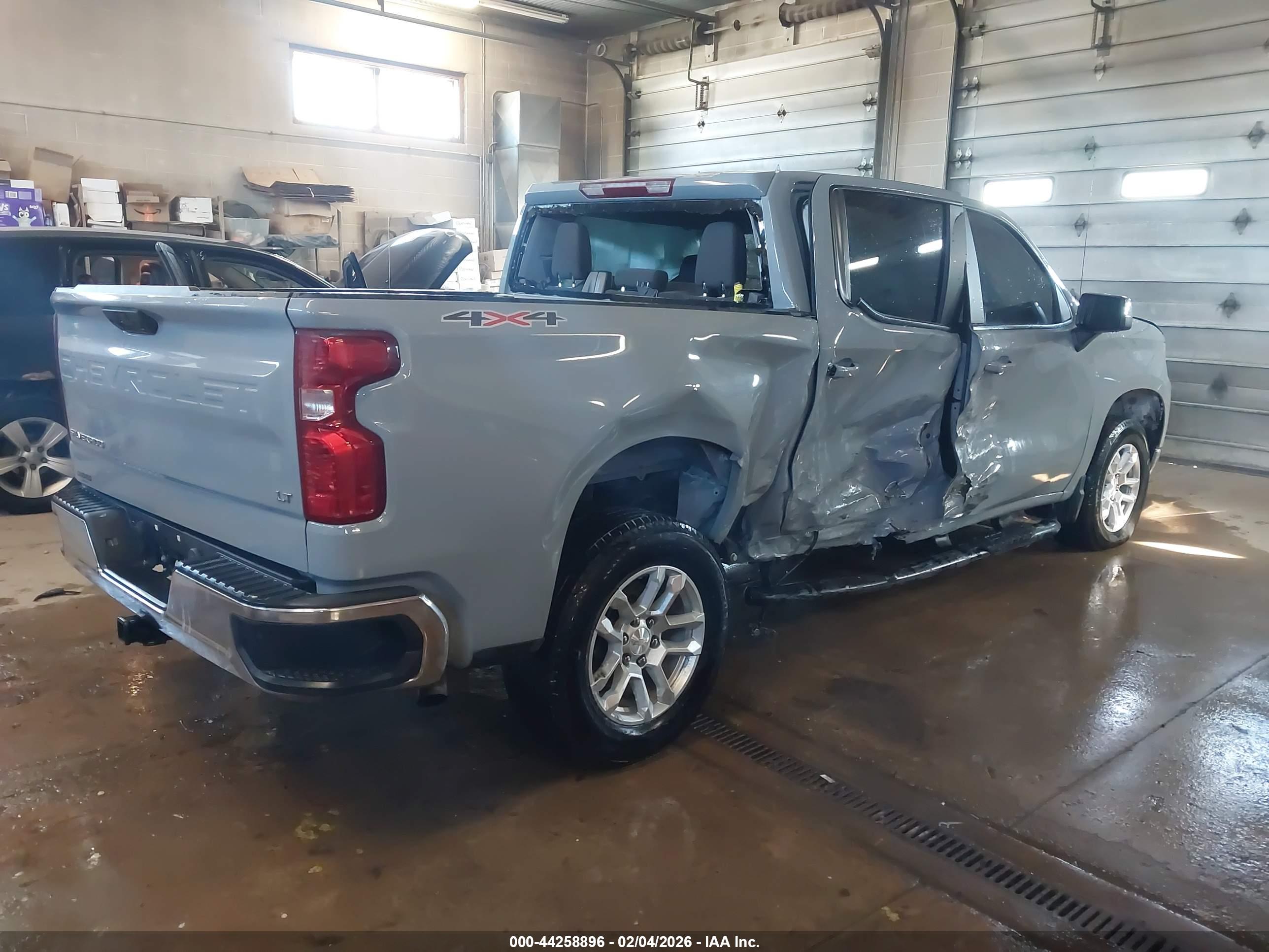 CHEVROLET SILVERADO image 4