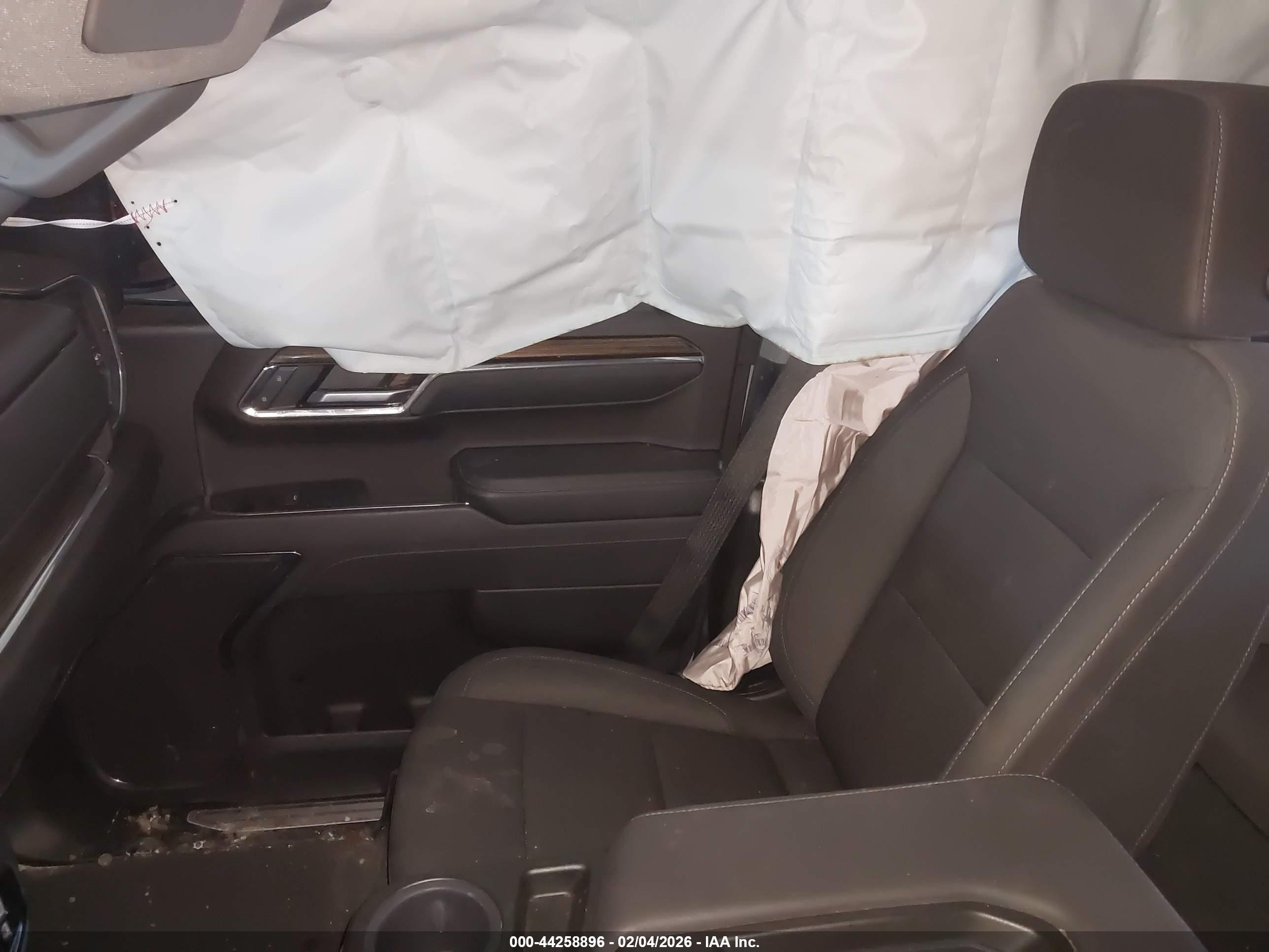 CHEVROLET SILVERADO image 5