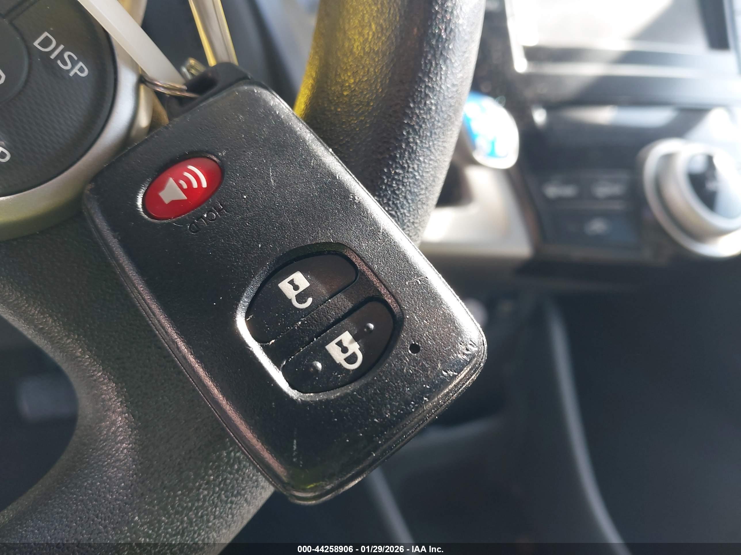 TOYOTA PRIUS image 11