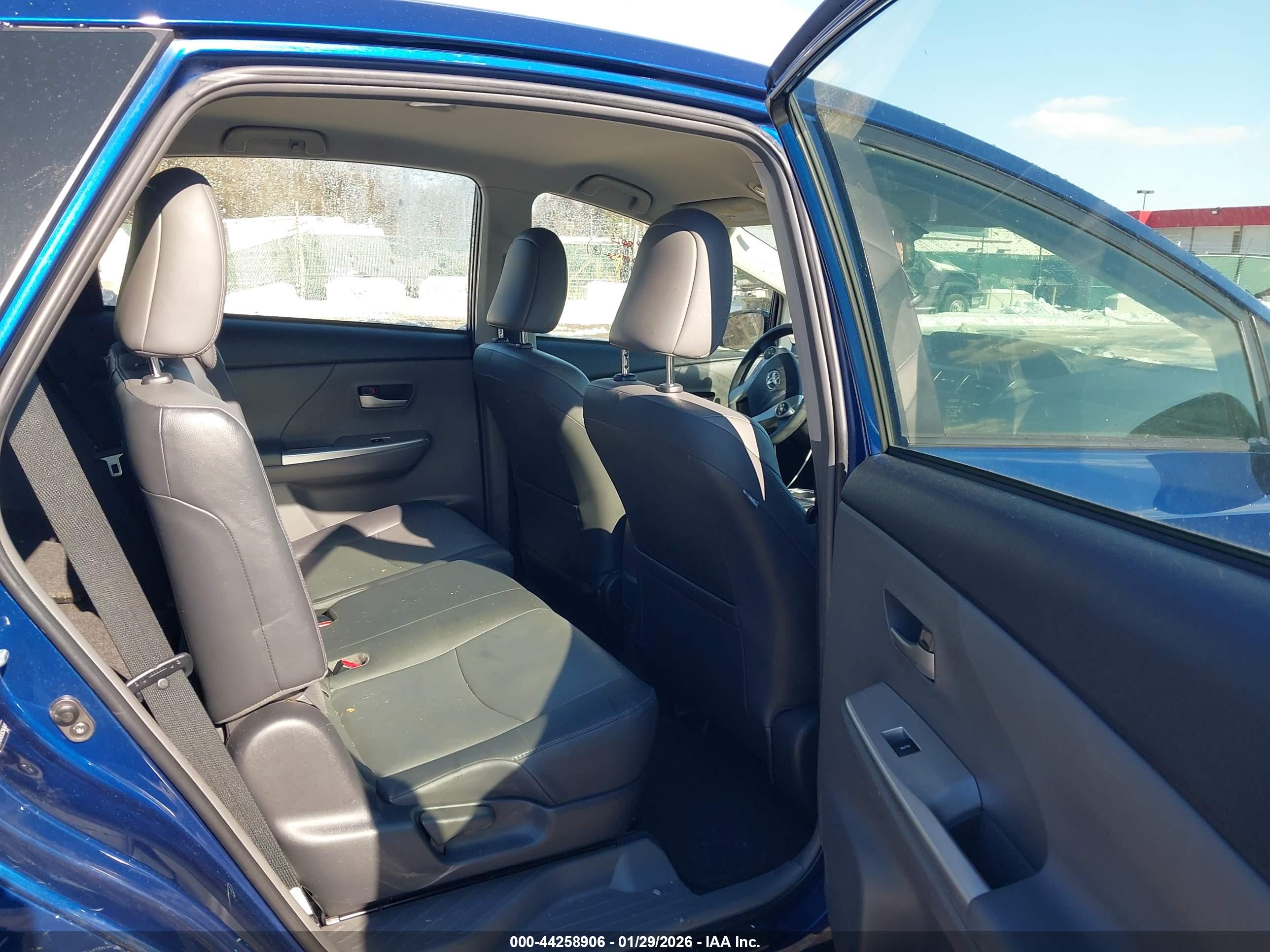 TOYOTA PRIUS image 8