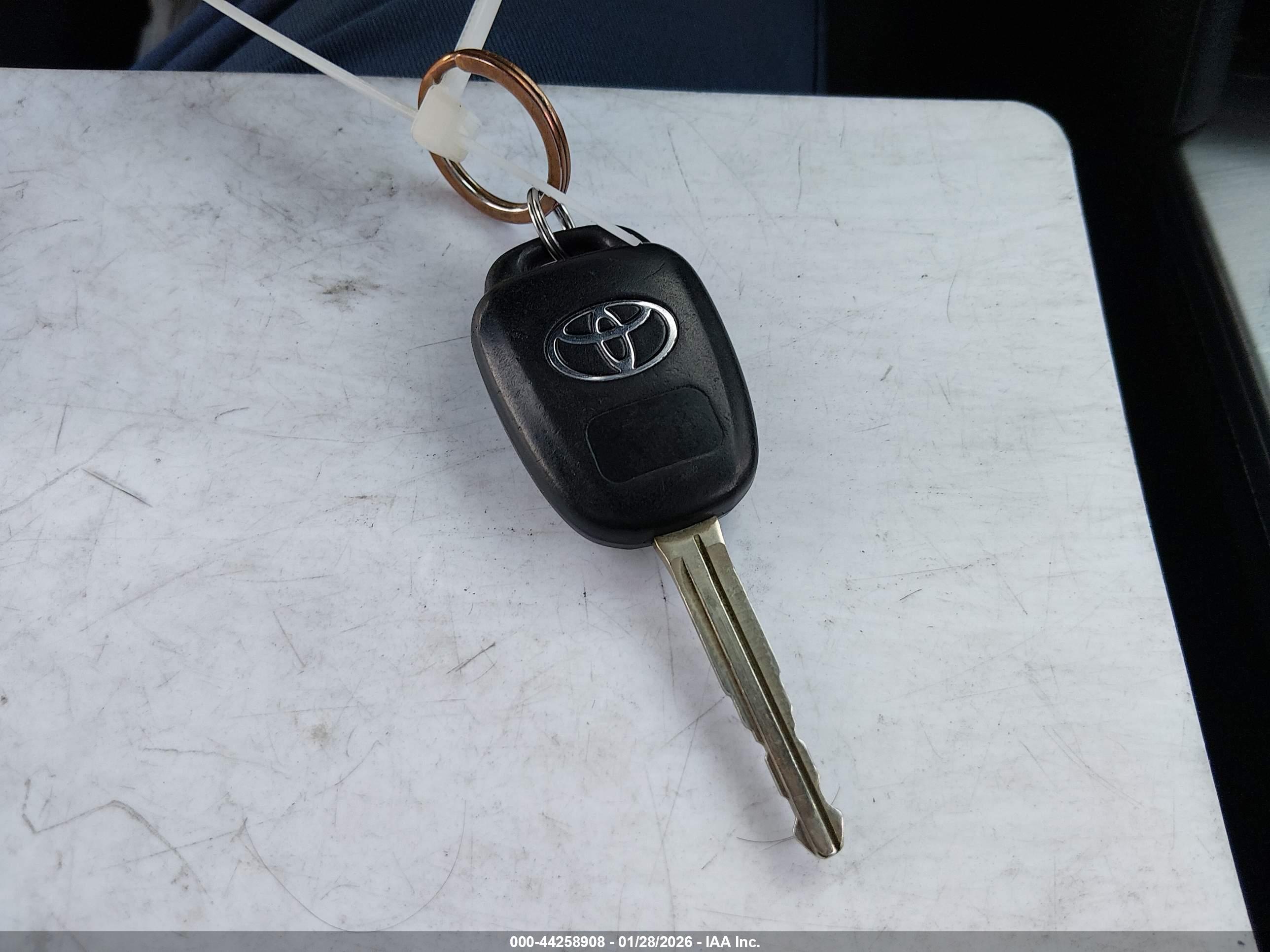 TOYOTA CAMRY image 11