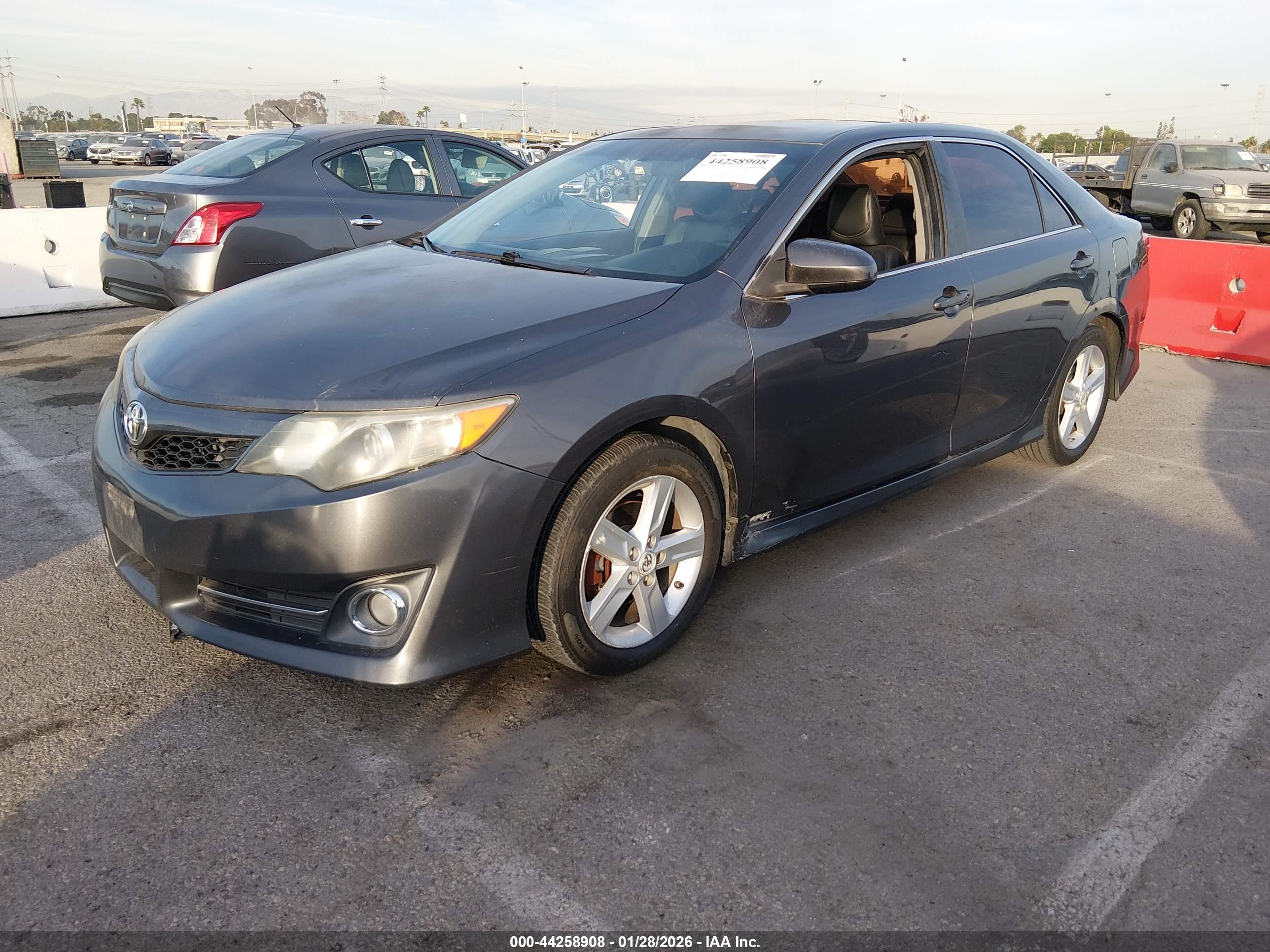 TOYOTA CAMRY image 2